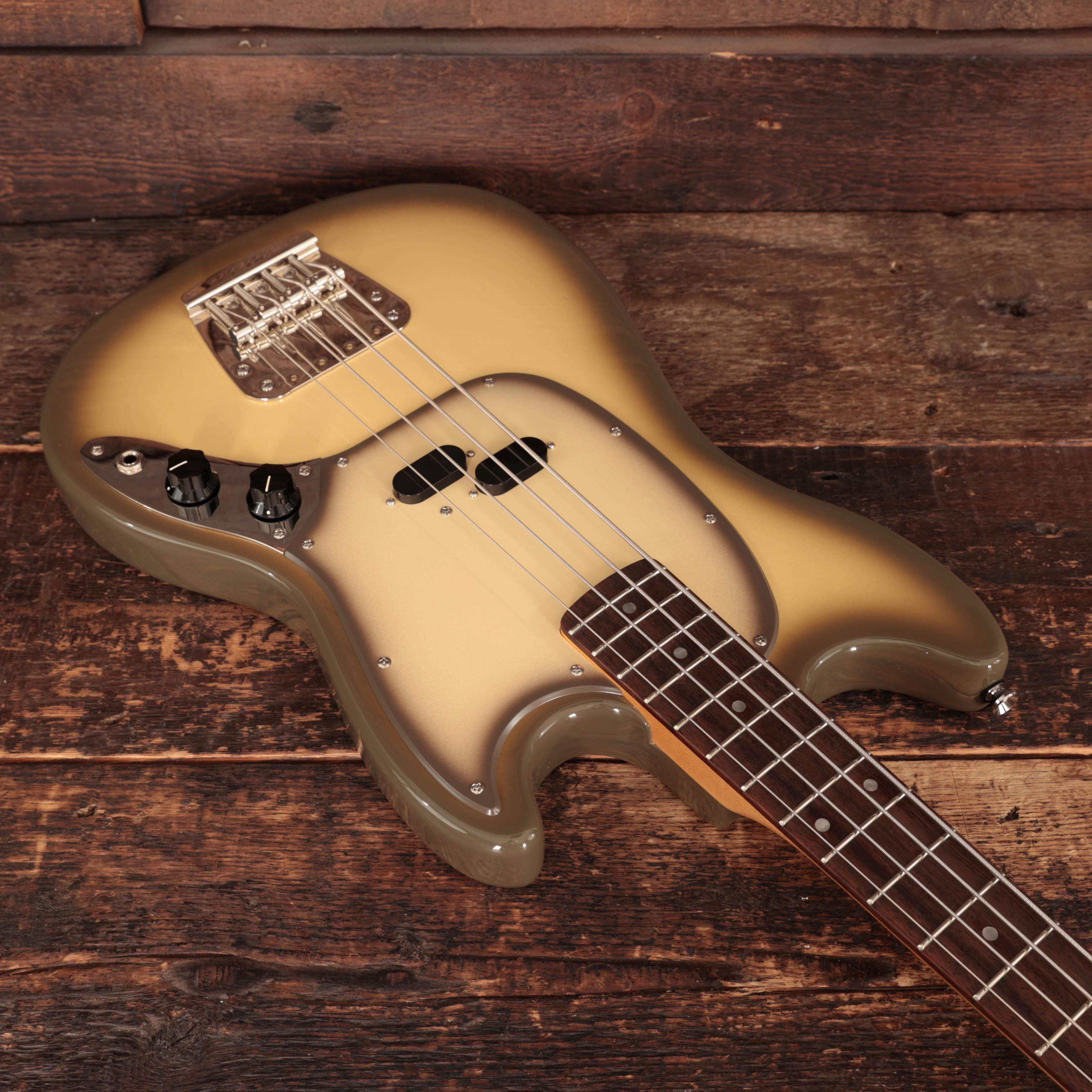 Squier Limited Edition Classic Vibe '60s Mustang Bass Guitar in Antigua - IMGL4733.jpg