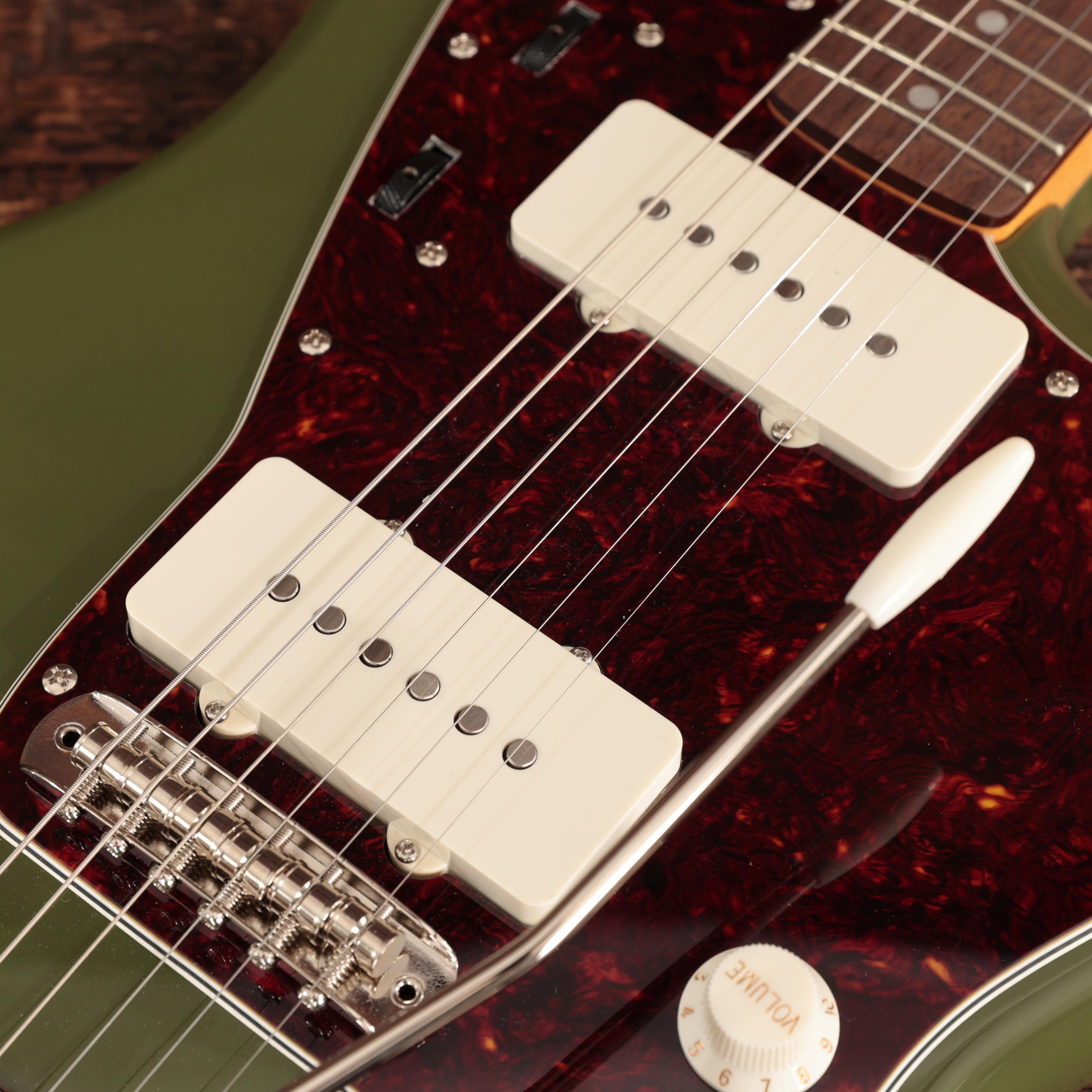 Squier Limited Edition Classic Vibe '60s Jazzmaster in Olive Green - IMGL4690.jpg