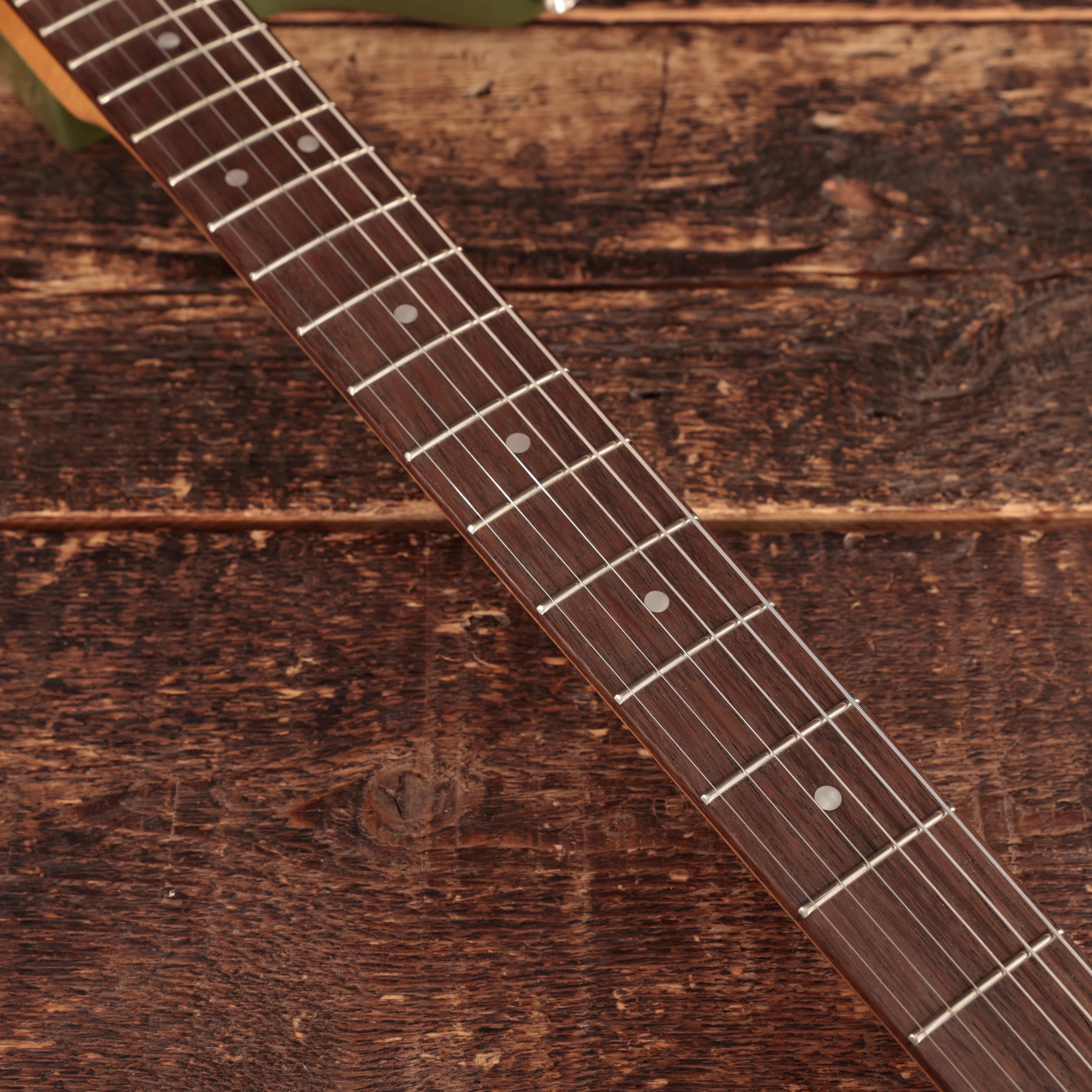 Squier Limited Edition Classic Vibe '60s Jazzmaster in Olive Green - IMGL4692.jpg