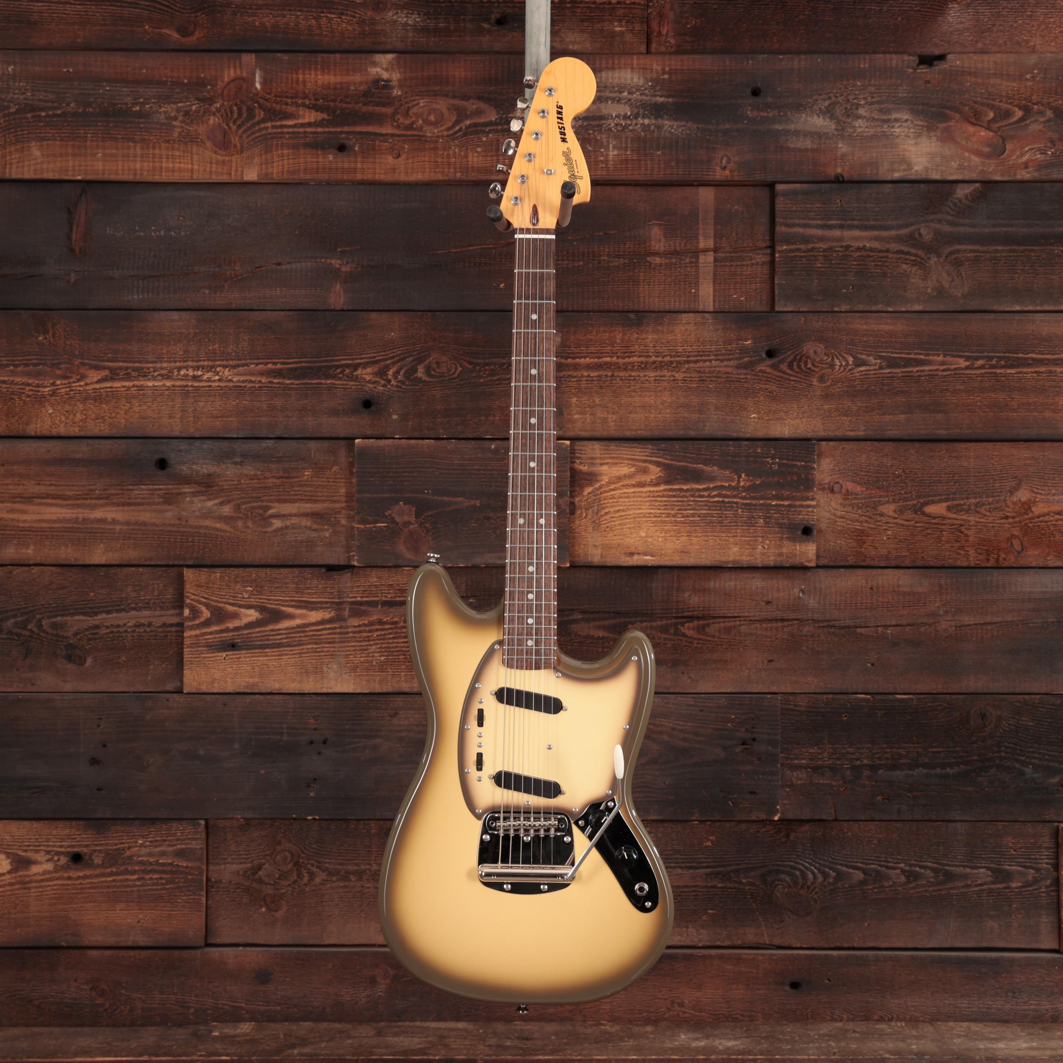 Squier Limited Edition Classic Vibe '60s Mustang in Antigua - IMGL4738.jpg