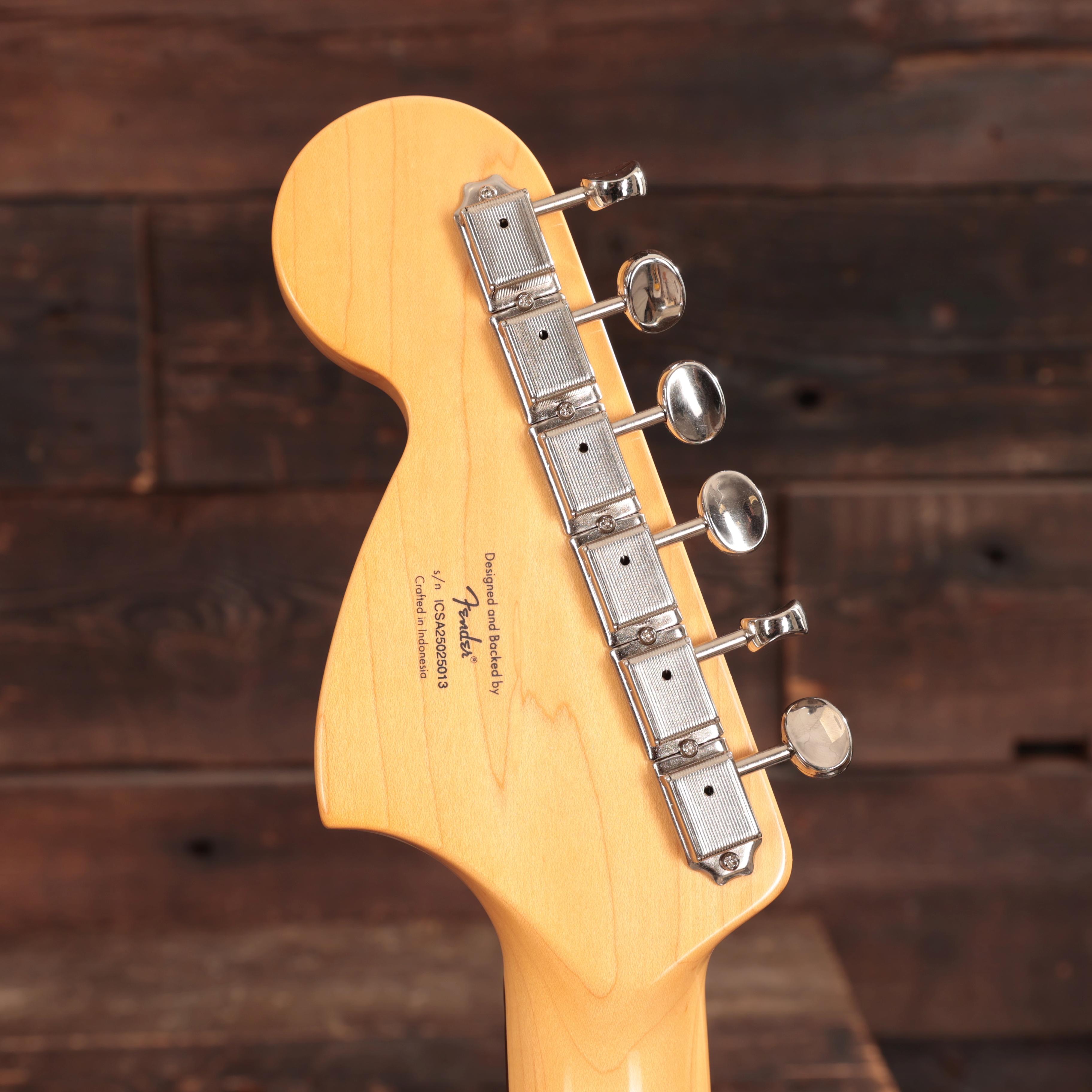 Squier Limited Edition Classic Vibe '60s Mustang in Antigua - IMGL4740.jpg