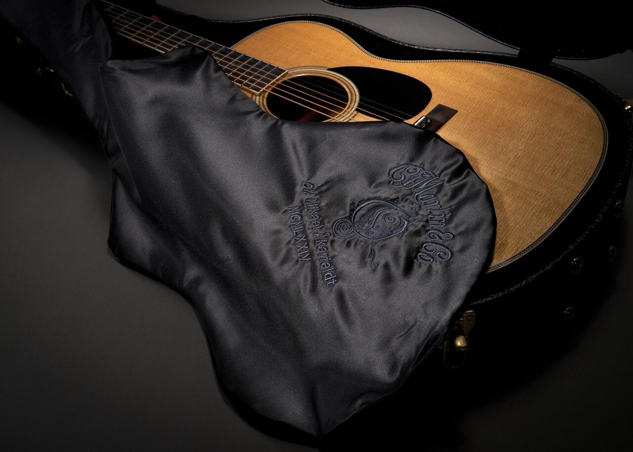 Martin OM Mikael Akerfeldt Signature Acoustic Guitar - 10OMMIKAELAKERFELDT_GLAM 14_compressed.jpg