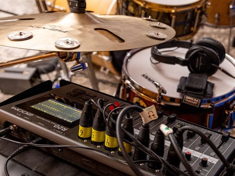 Zoom R20 Recorder Interface Controller Sampler - 515777-1654596874906.jpg