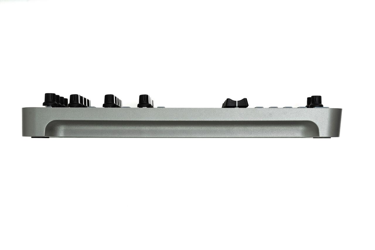 Allen & Heath Xone:K3 Customisable MIDI Controller - XONEK3 (2).jpg