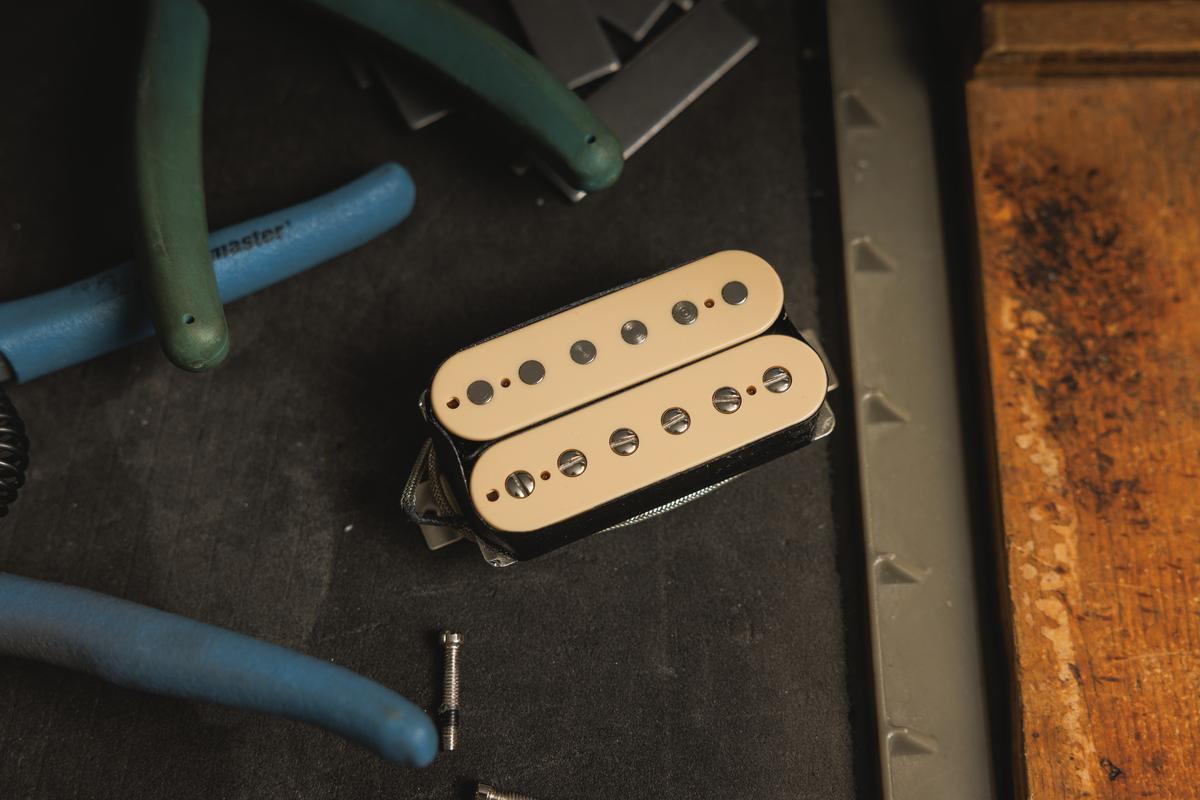 Gibson '57 Classic Plus Humbucker Pickup in Double Classic White - PU57 DCW2-2-1201x800-5b2df79.jpg
