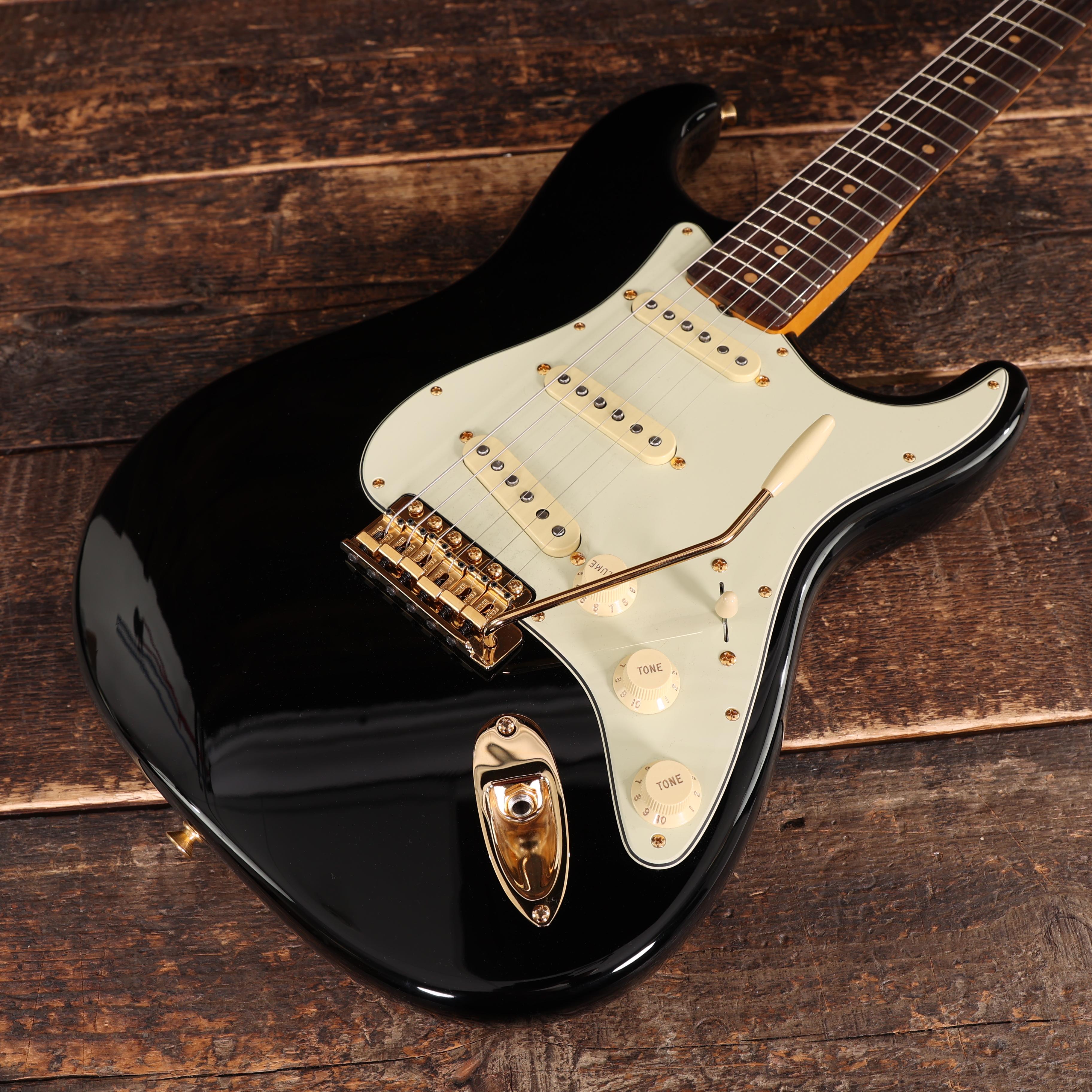 Fender FSR American Vintage II '61 Stratocaster In Black with Gold