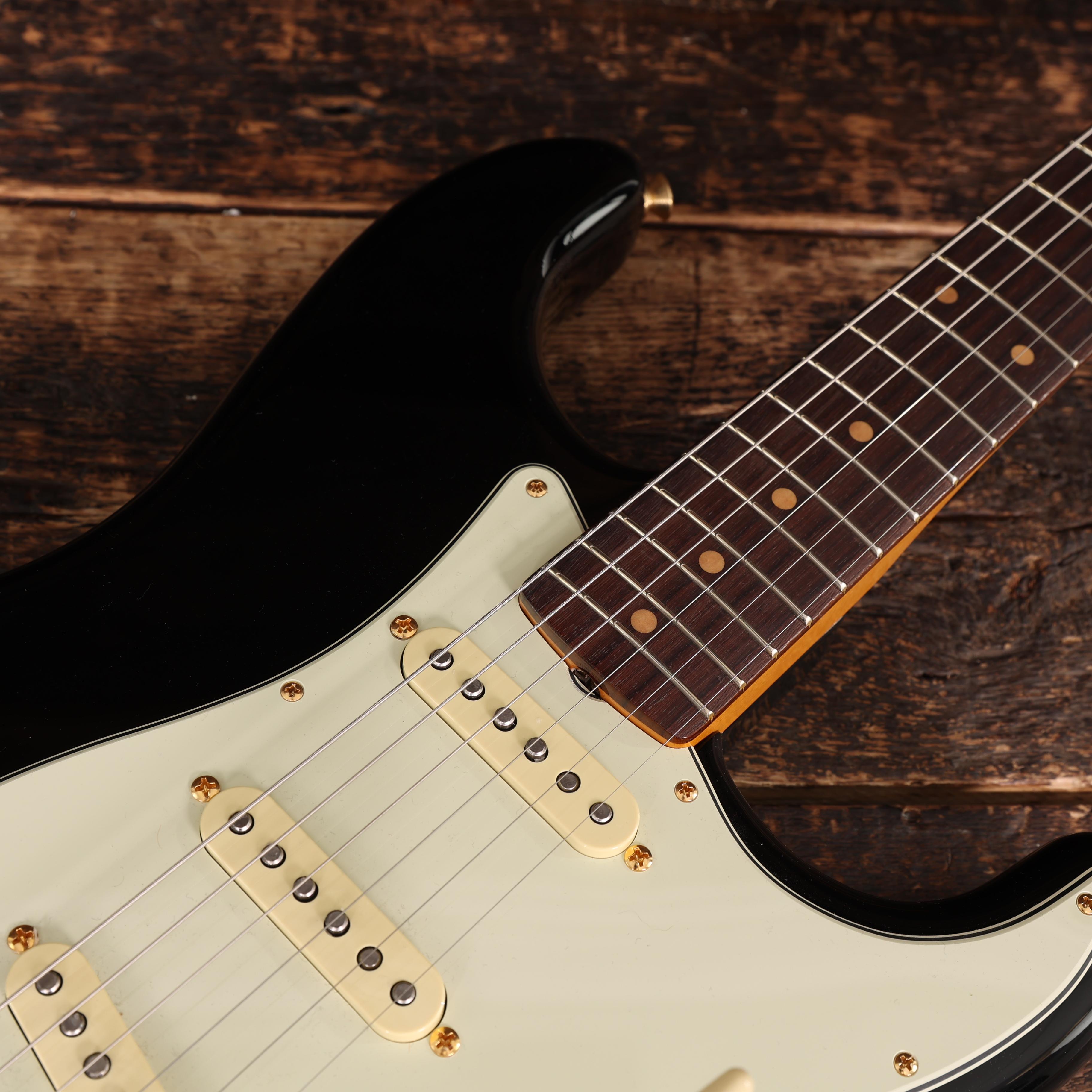 Fender FSR American Vintage II '61 Stratocaster In Black with Gold