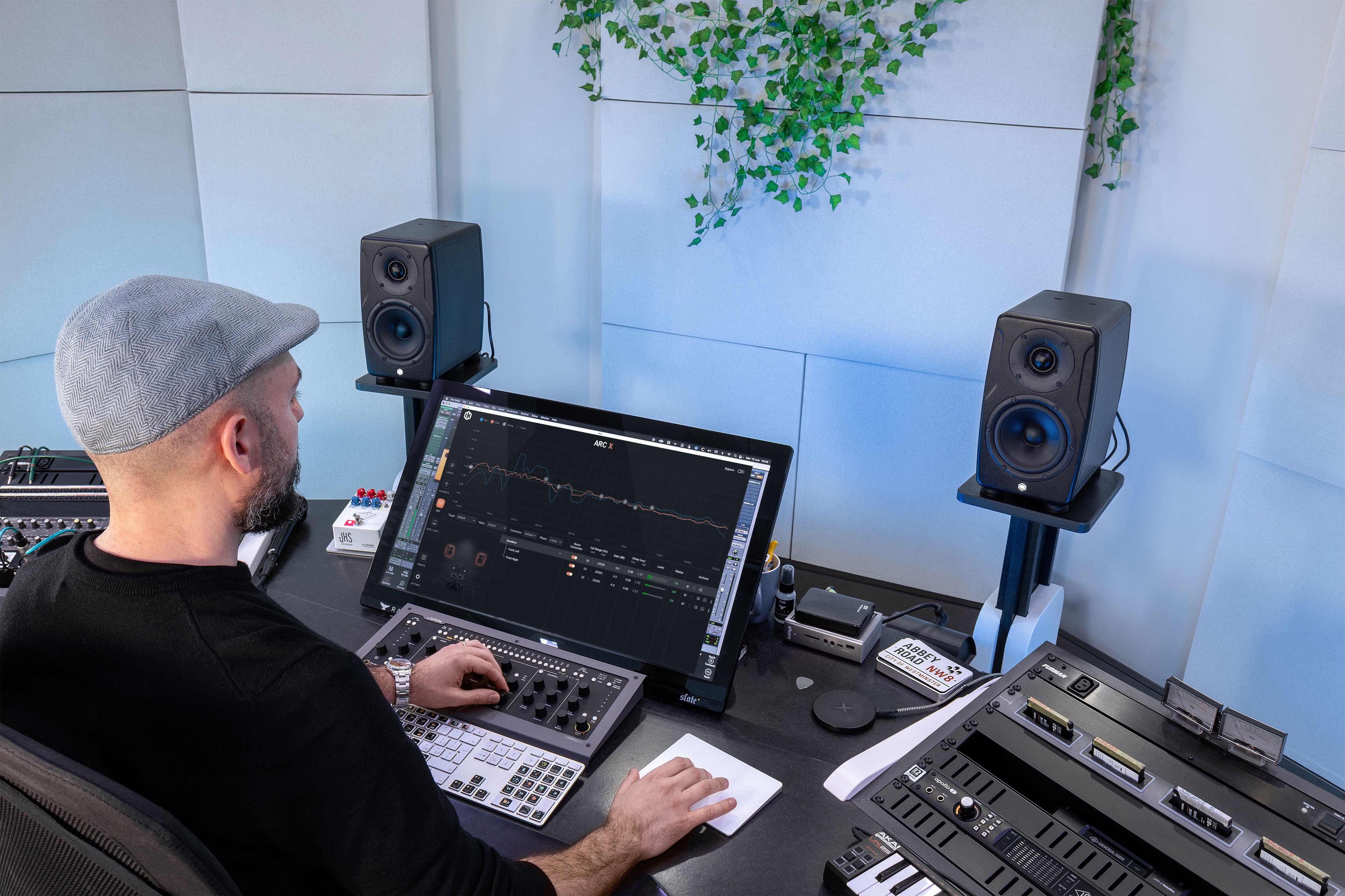 IK Multimedia ARC X Advanced Room Correction Software & Microphone - AC-X-HCD-IN (3)_compressed.jpg