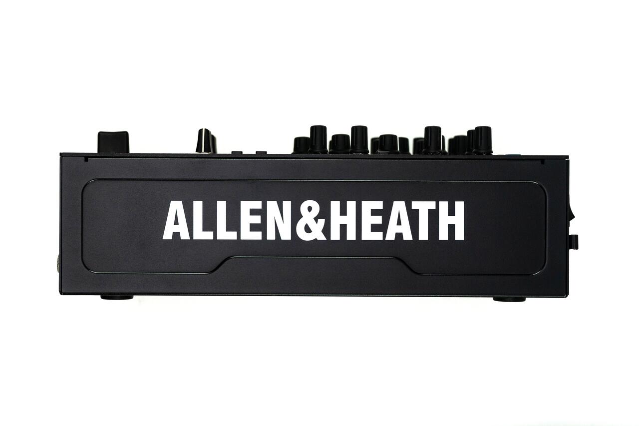 Allen & Heath XONE:24c 2+1 Analogue DJ Mixer with Interface - RS5631_Xone24C - Right_compressed.jpg