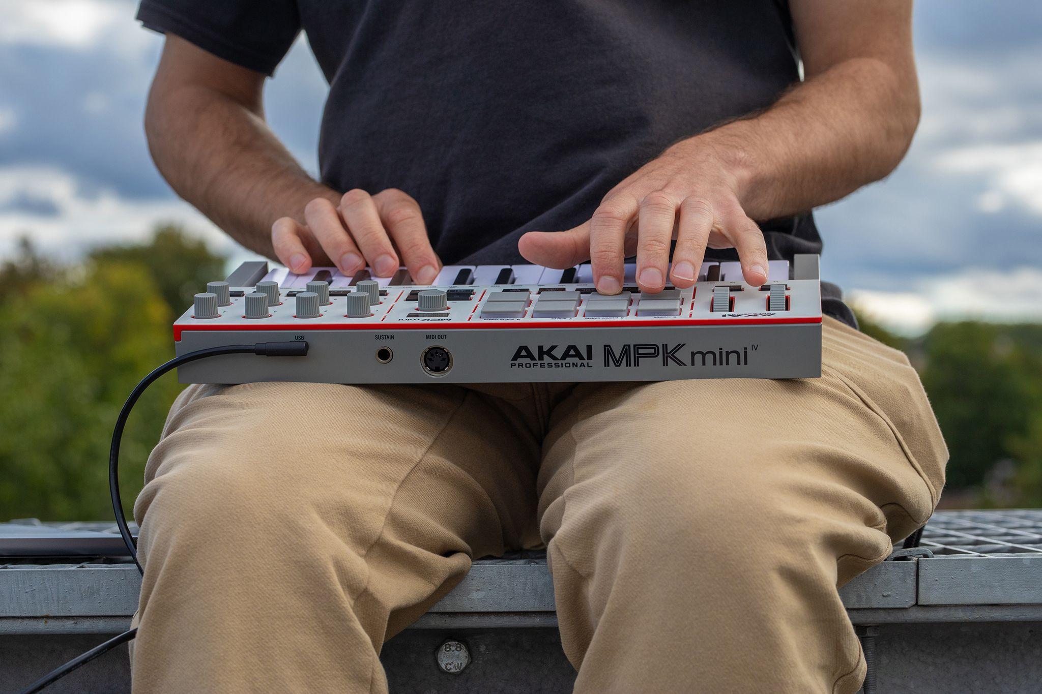 Akai MPK Mini 4 MIDI Keyboard in Grey - MPKMINI4W (2)_compressed (1).jpg