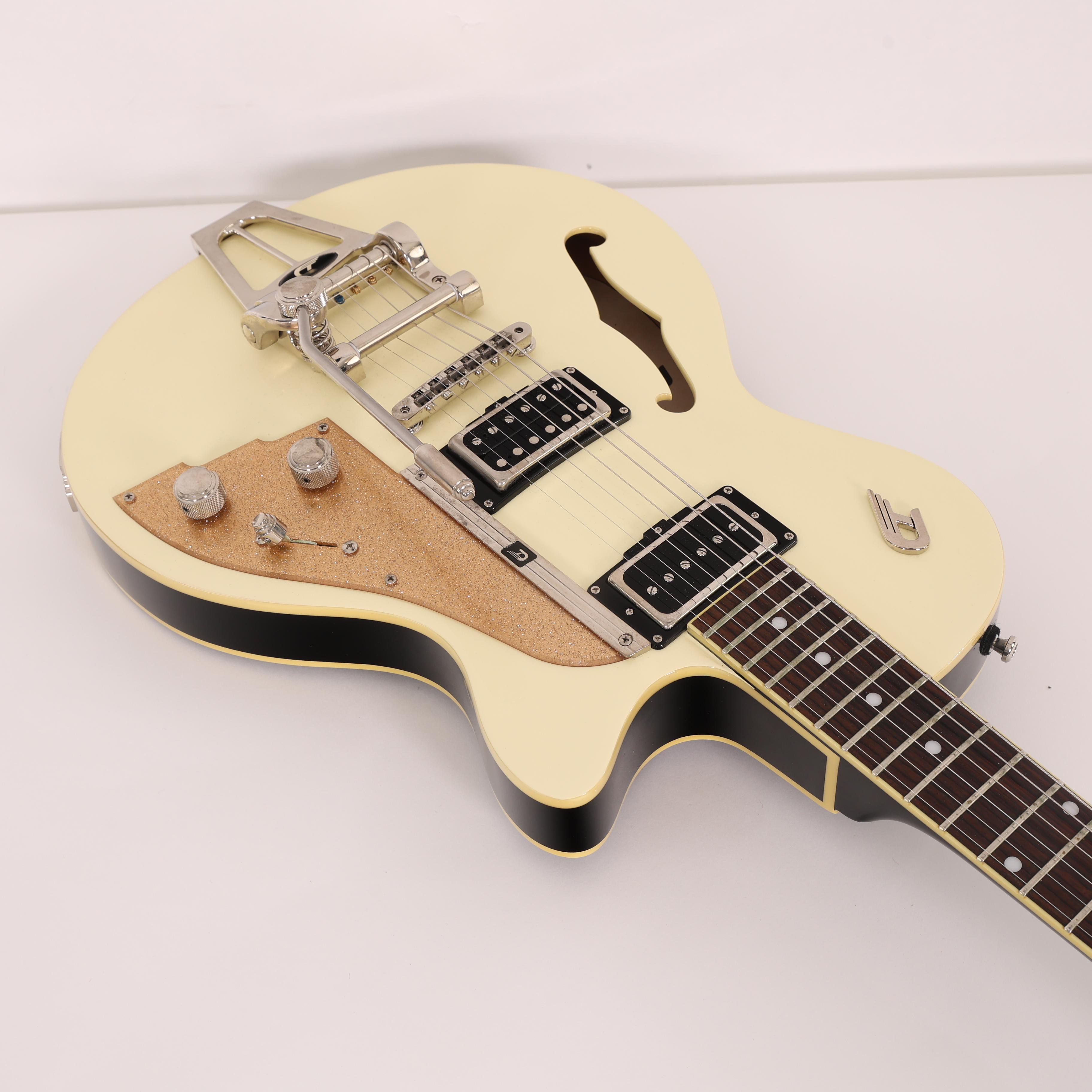 Second Hand Duesenberg Starplayer TV in White 265 - SH-141-5265 (12).jpg