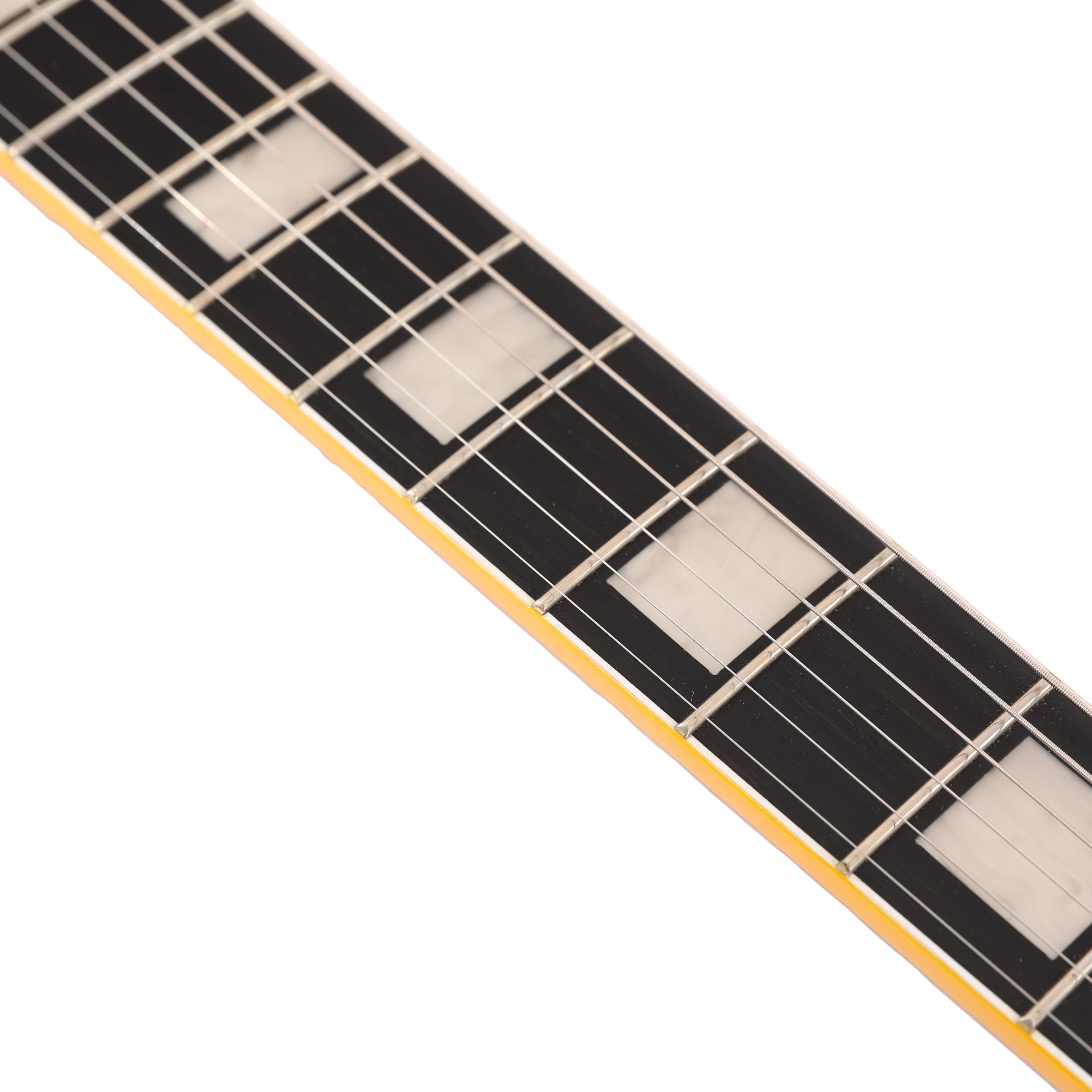 Epiphone Les Paul Custom Widow in Yellow Burst - EILPCWYBNH3 (9).jpg