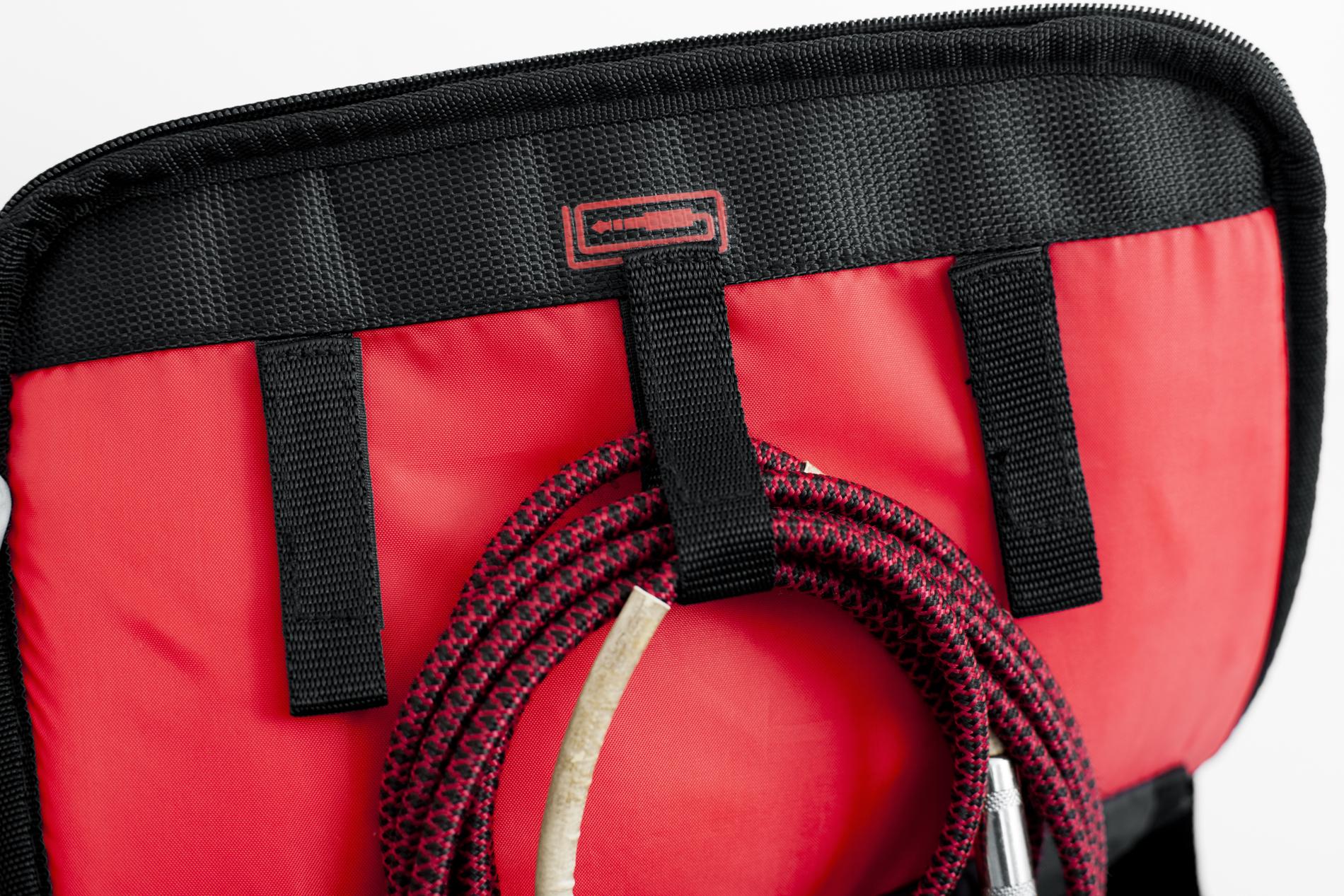 Gator ProGo Series Deluxe Gig Bag for Electric Guitar - G-PG-ELECTRIC_CABLE_STRAPS_02.jpg