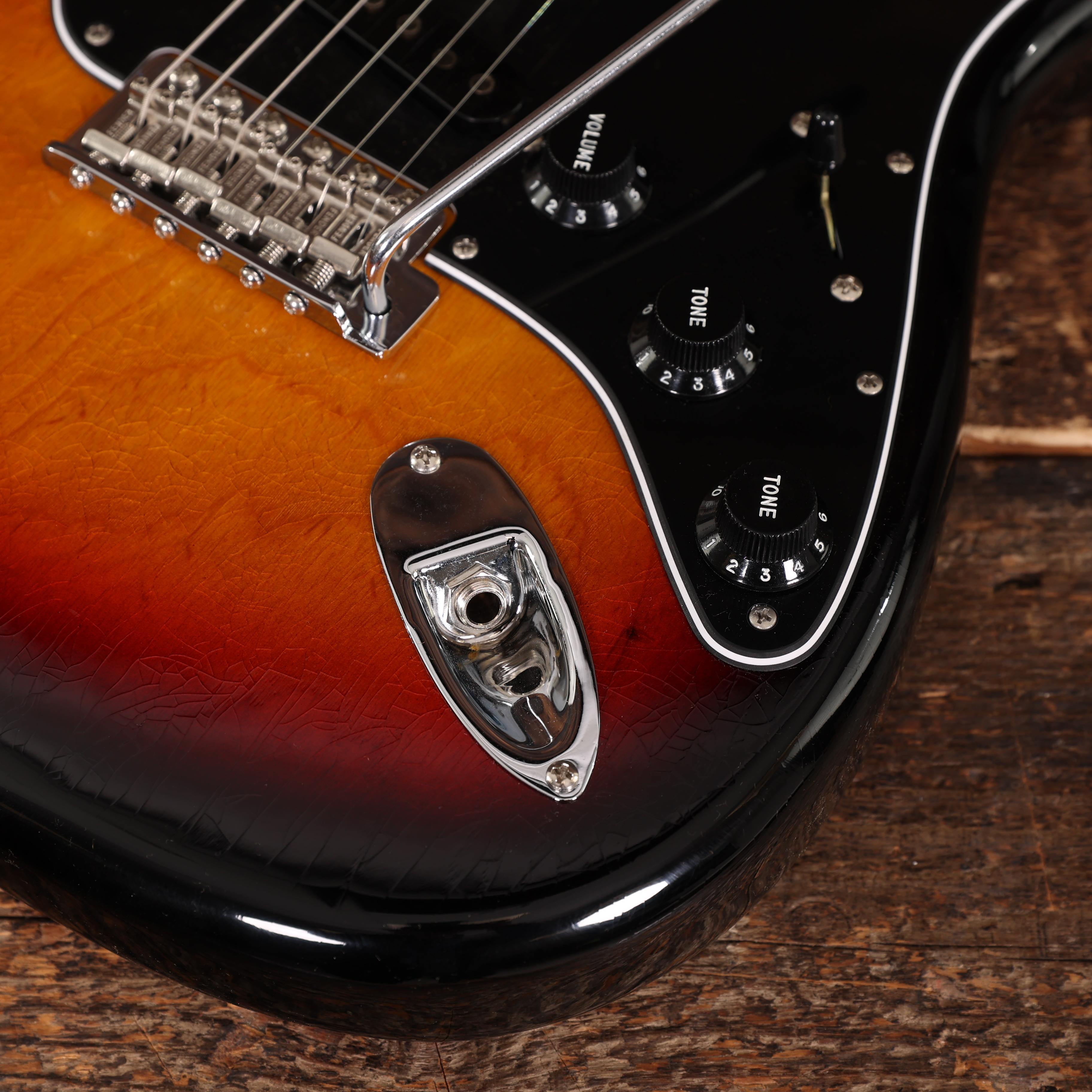 Fender Custom Shop Postmodern Stratocaster Deluxe Closet Classic in Three Colour Sunburst  - XN18616 (11).JPG