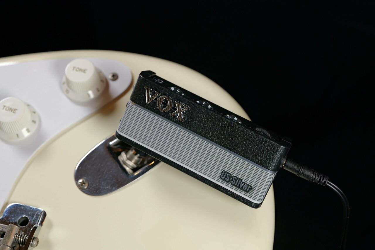 3.5mm Mono Jack to 6.35mm Mono Socket Adaptor - AP3-US-Vox-amPlug-3-US-Silver-Lifestyle-1.jpg