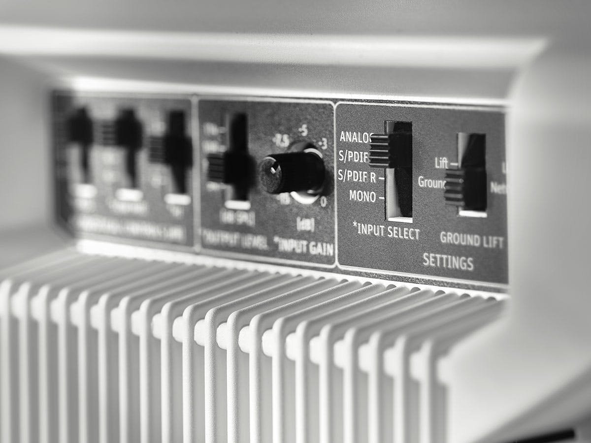 Neumann KH150 Studio Monitor in White - 532468-KH-150-W-Macro1_Neumann-Studio-Monitor_SR.jpg