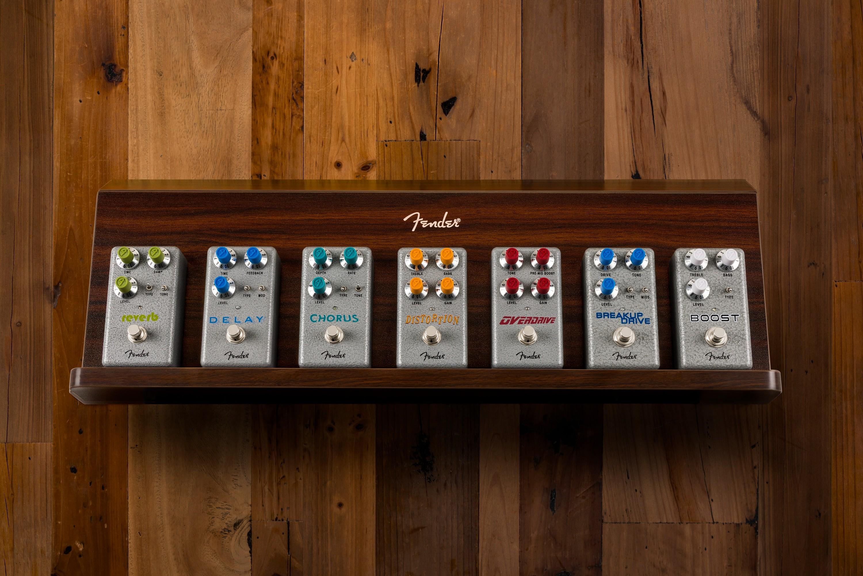 Fender Deluxe Wooden Pedal Shelf - 0991829004_7.jpg