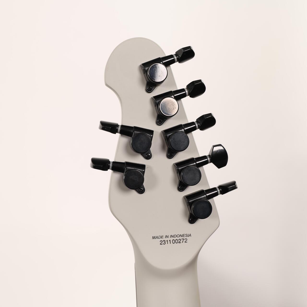 B Stock : Sterling by Music Man Majesty 7-string Chalk Grey 001 - B-MAJ170CGR-0001 (5).jpg