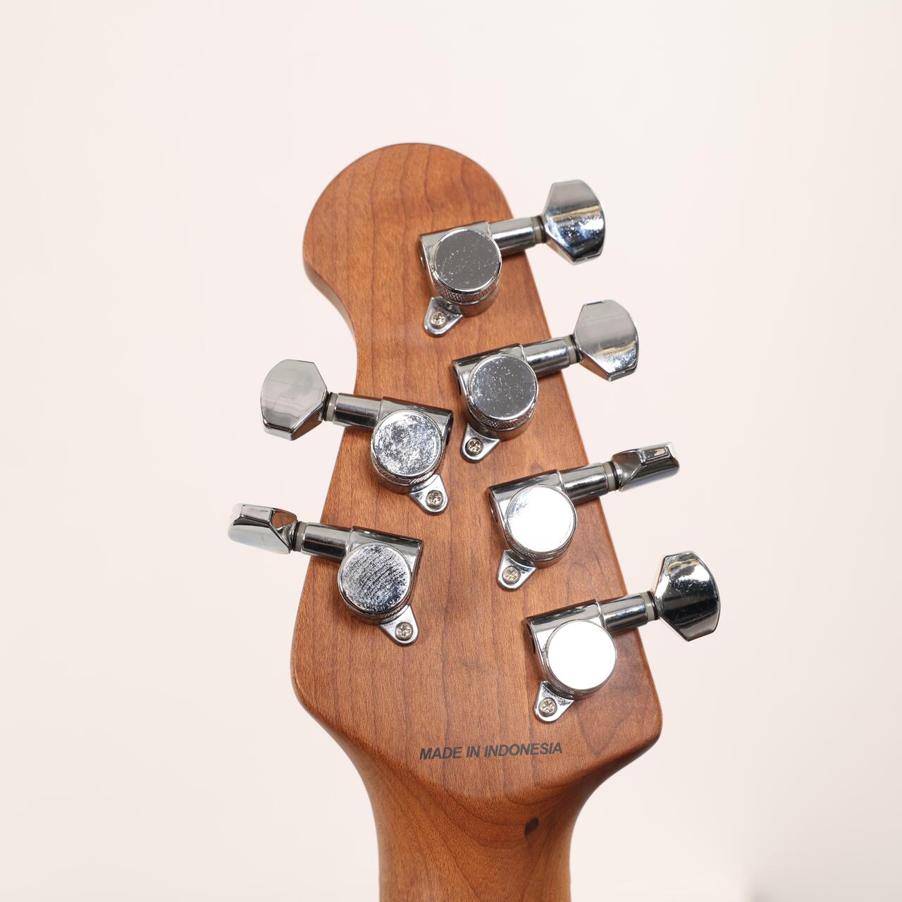 B Stock : Sterling by Music Man Stingray Electric Guitar in Firemist Silver 001 - B-SR50FSVM2-0001 (5).jpg