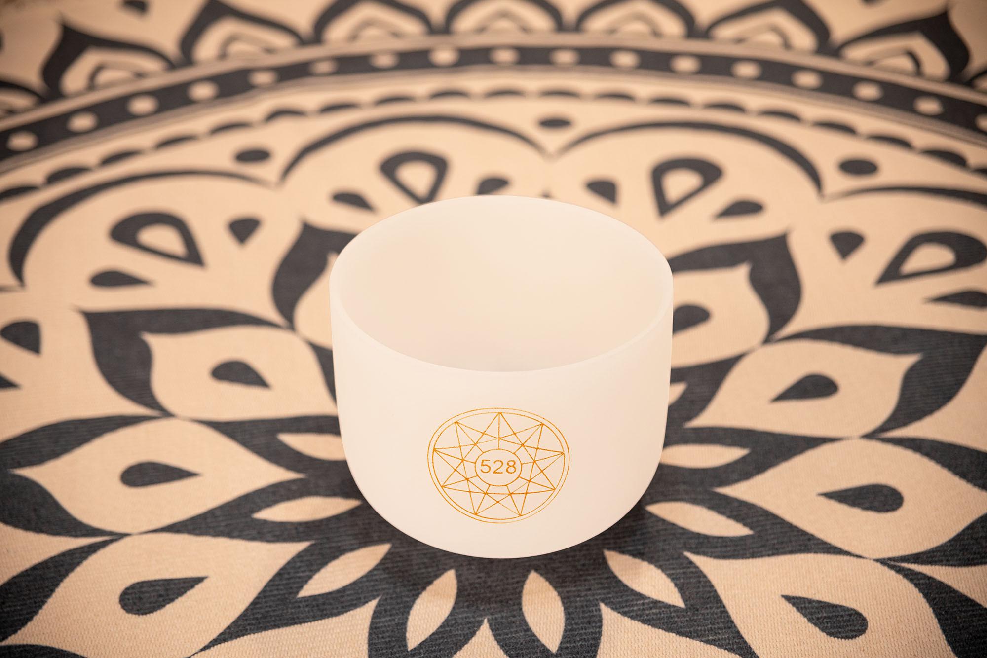 Meinl PCSB8FOL Sonic Energy Planetary Tuned Crystal 8-inch Singing Bowl, 528 Hz - SOLCSB8-528 3.jpg