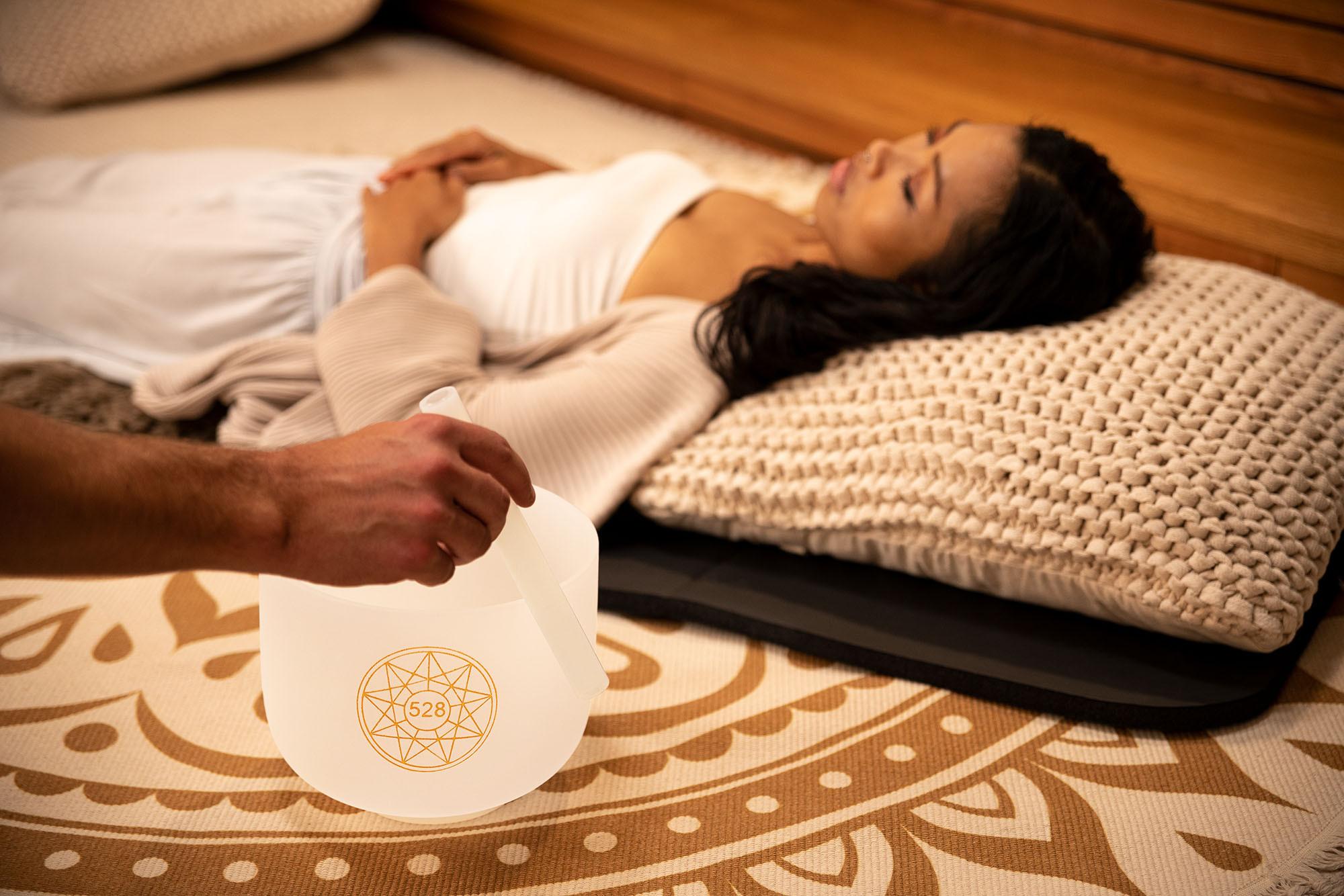 Meinl PCSB8FOL Sonic Energy Planetary Tuned Crystal 8-inch Singing Bowl, 528 Hz - SOLCSB8-528 2.jpg