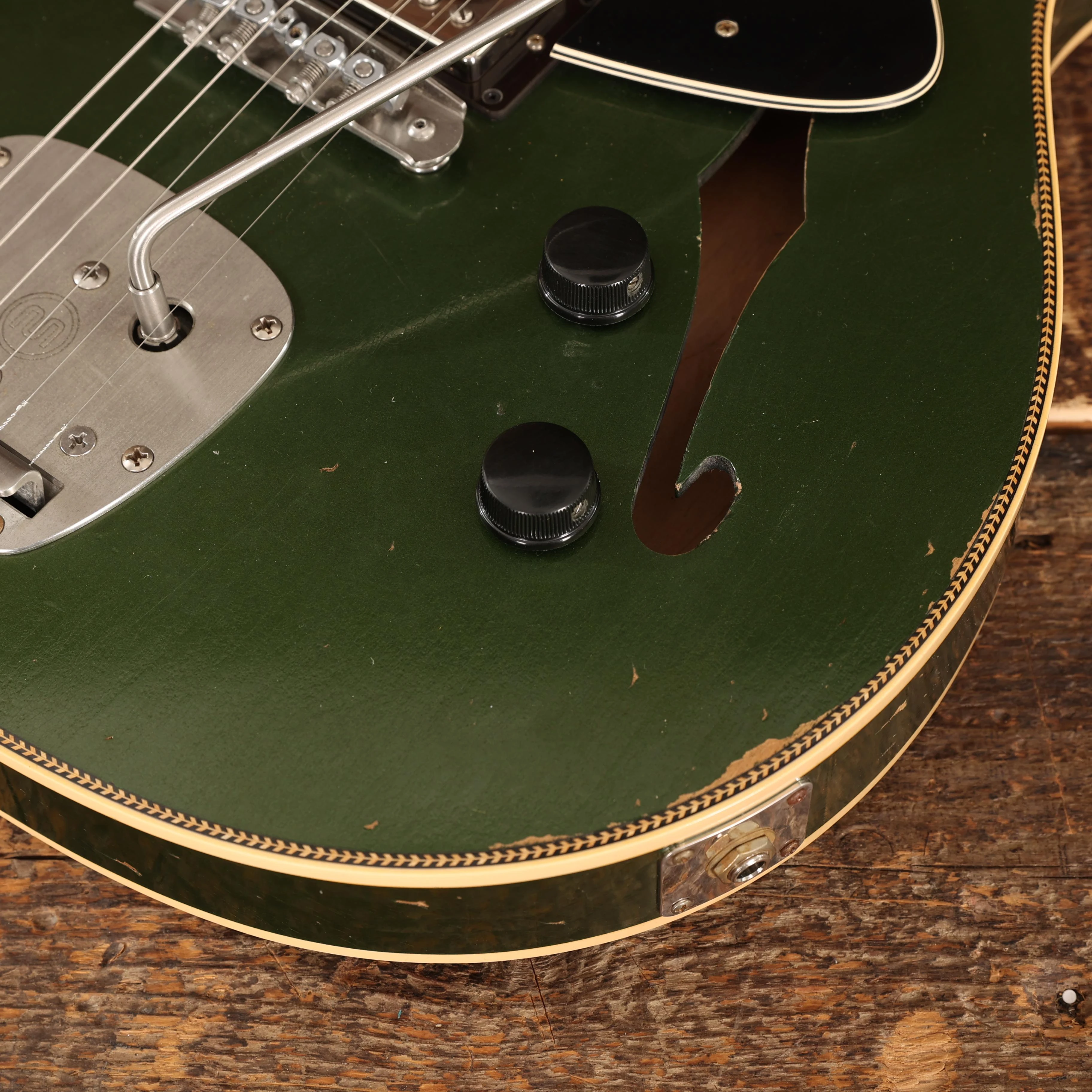 Castedosa 3511 Lobo Semi-Hollow Electric Guitar in Cadillac Green, Light Aged - 433 (11).JPG