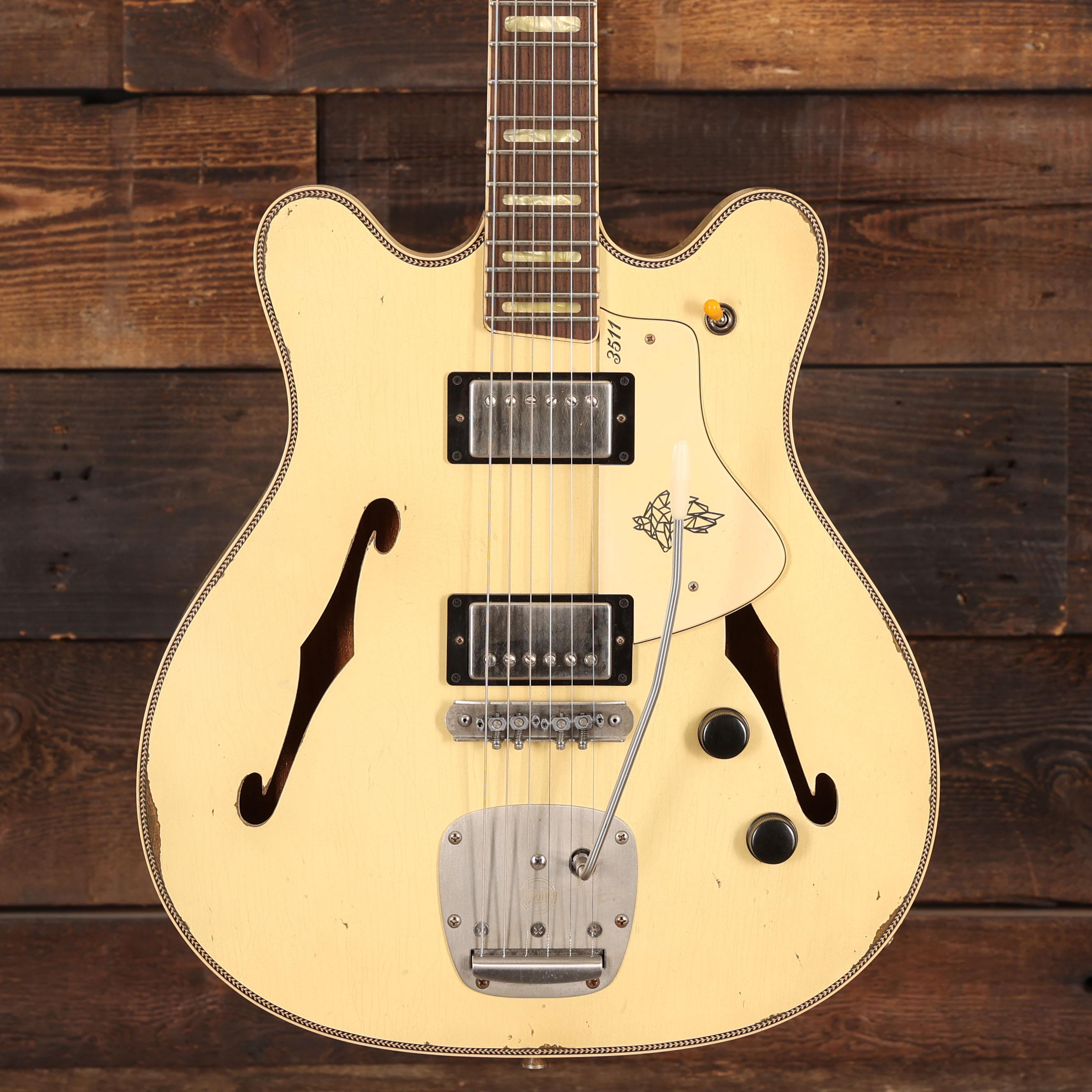 Castedosa 3511 Lobo Semi-Hollow Electric Guitar in Vintage White, Light Aged - 453 (3).JPG