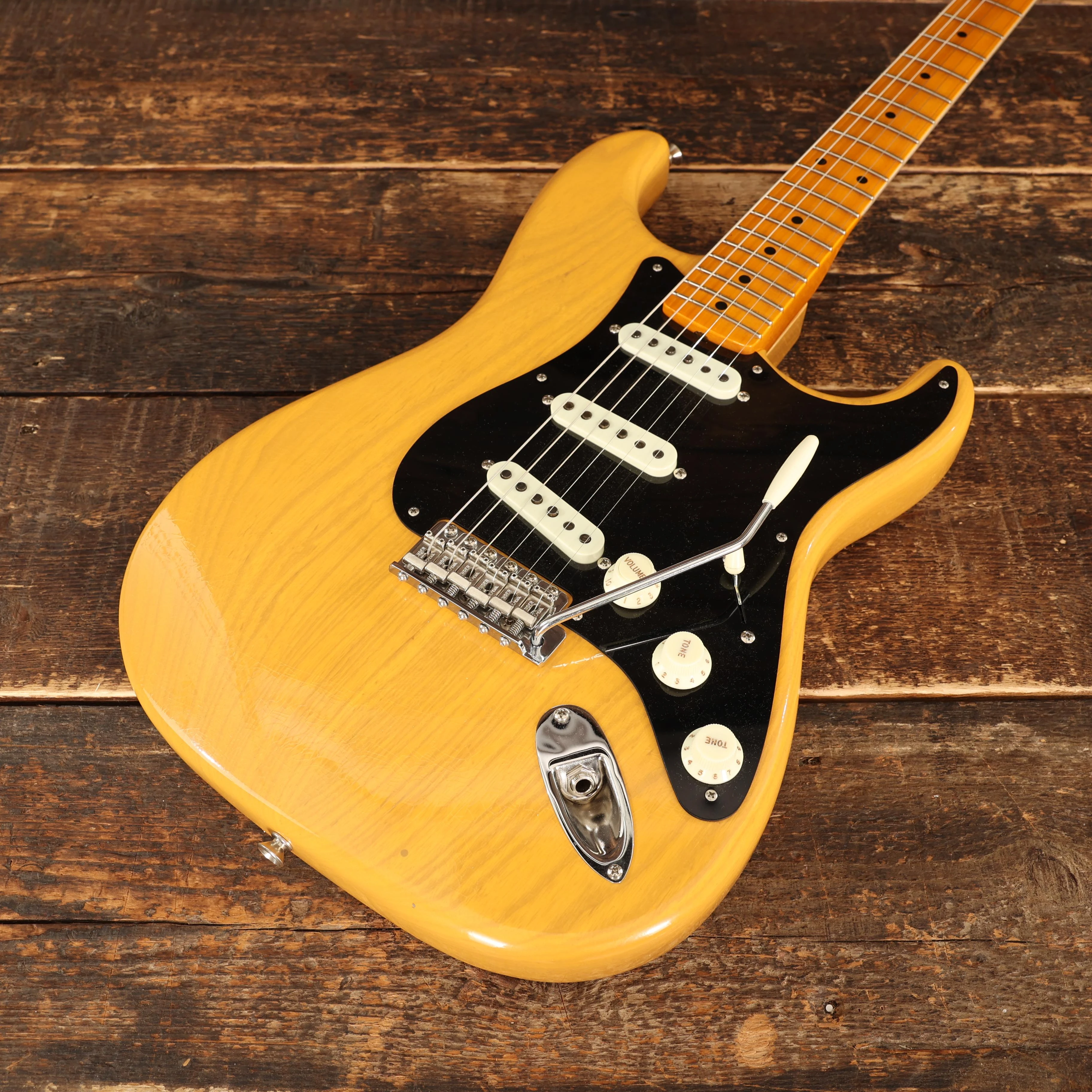 Fender Custom Shop '55 Closet Classic Stratocaster in Butterscotch Blonde - CZ585070 (10).jpg