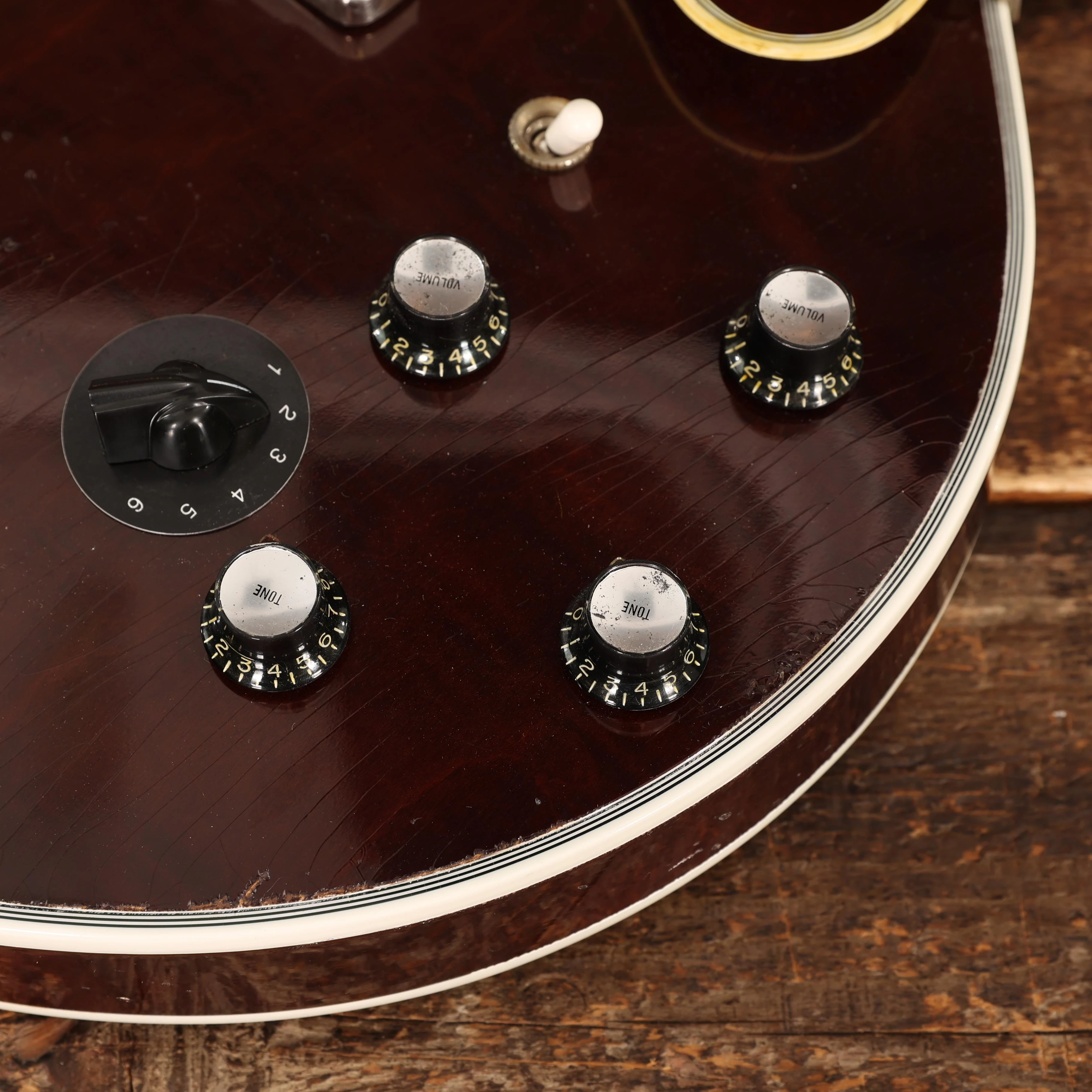 Gibson Custom Shop B.B. King Lucille Legacy Figured Semi-Hollow Electric Guitar in Dark Walnut, Heavy Aged - CS503359 (10).JPG