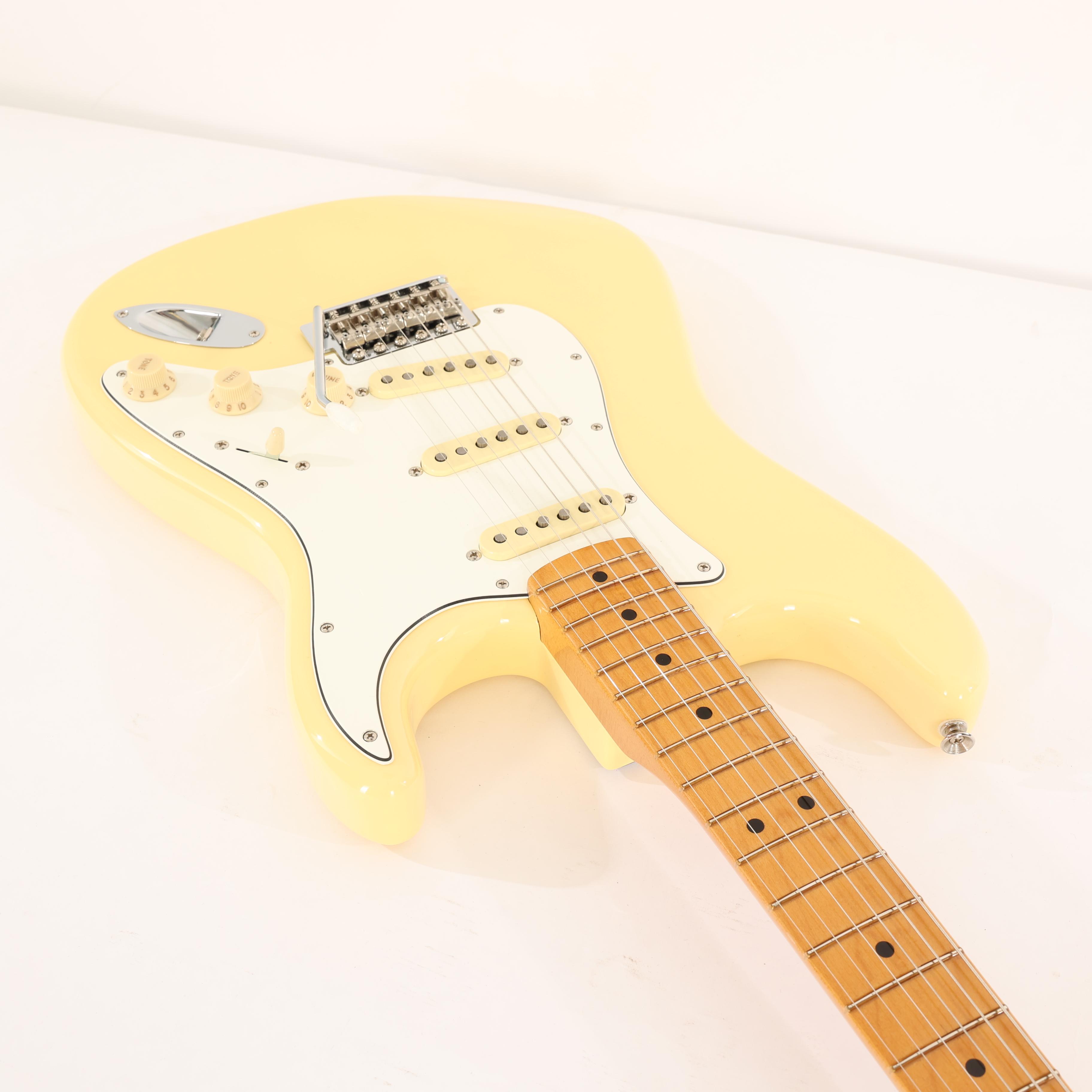 Second Hand Fender Vintera II '70s Stratocaster Electric Guitar in Vintage White 496 - SH-141-5496 (8).jpg