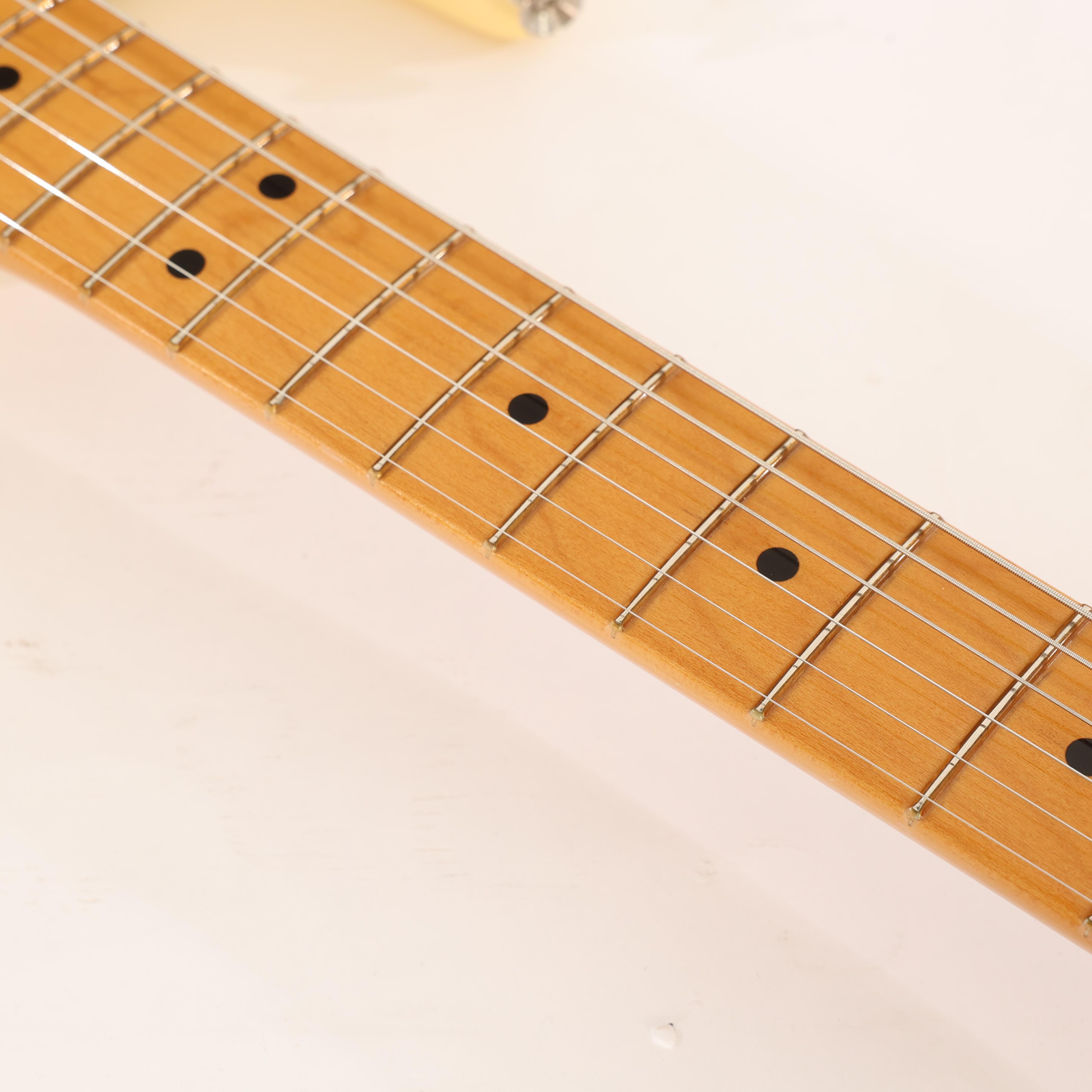 Second Hand Fender Vintera II '70s Stratocaster Electric Guitar in Vintage White 496 - SH-141-5496 (10).jpg