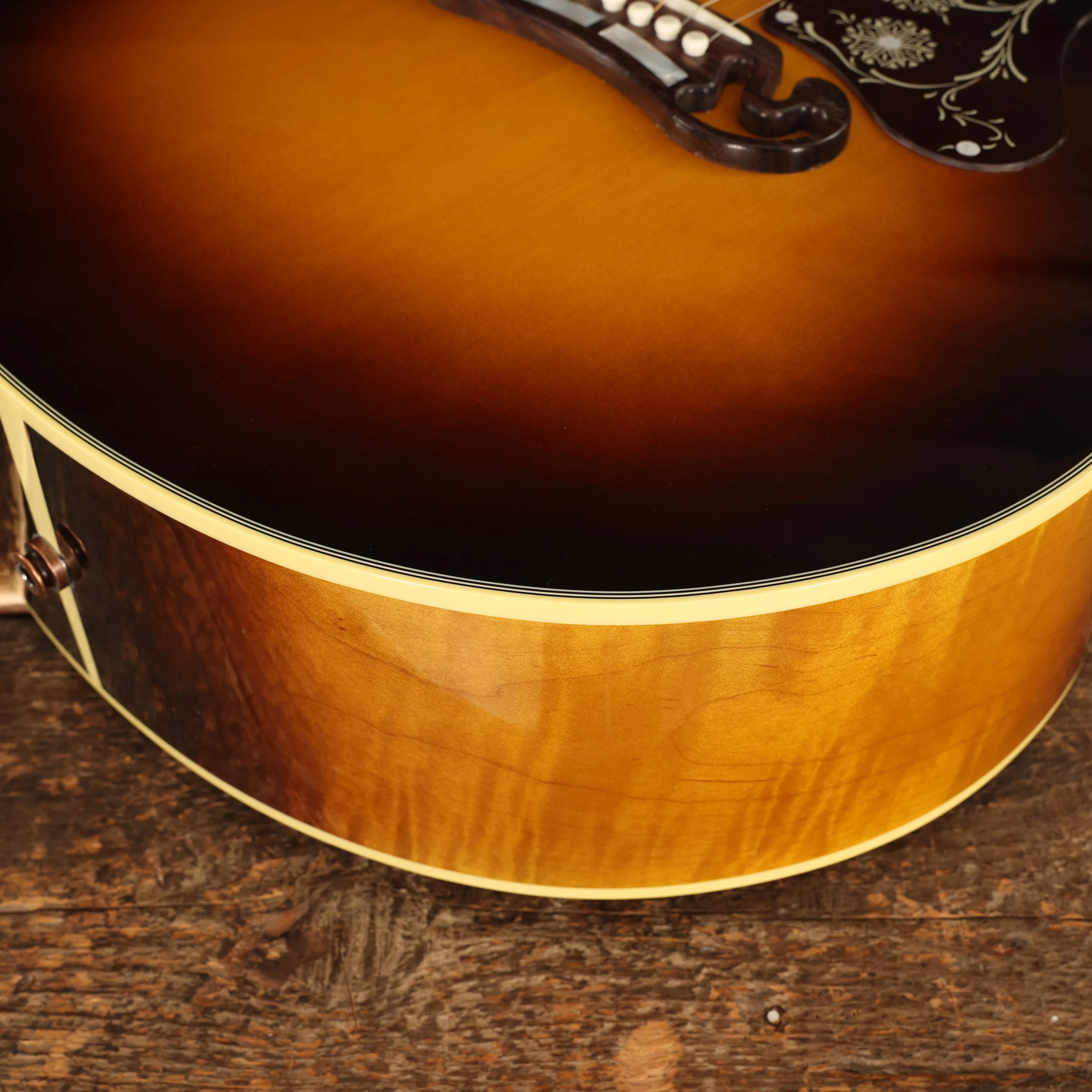 Gibson Custom Shop J-200 Junior Electro Acoustic Guitar in Vintage Sunburst - 23075084 (10).JPG
