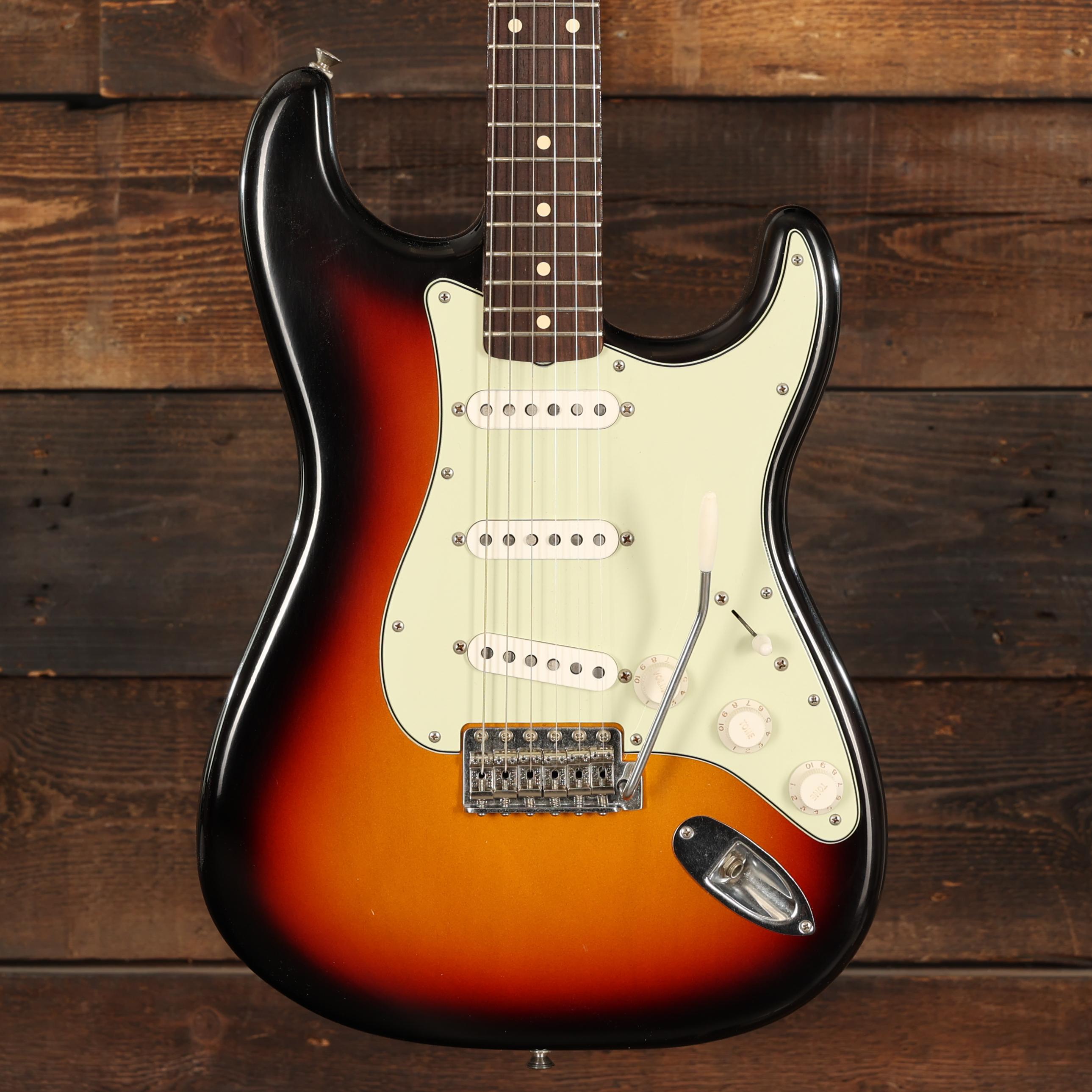 Fender Custom Spec Road Worn '60s Stratocaster in Three Colour Sunburst  - 0144070300 (2).jpg