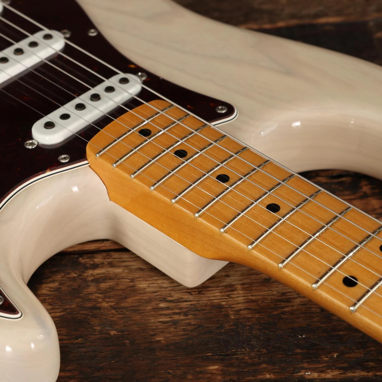 Fender Custom Shop Vintage Custom '55 Stratocaster Hardtail Time Capsule in Aged White Blonde - R146292 (13).JPG