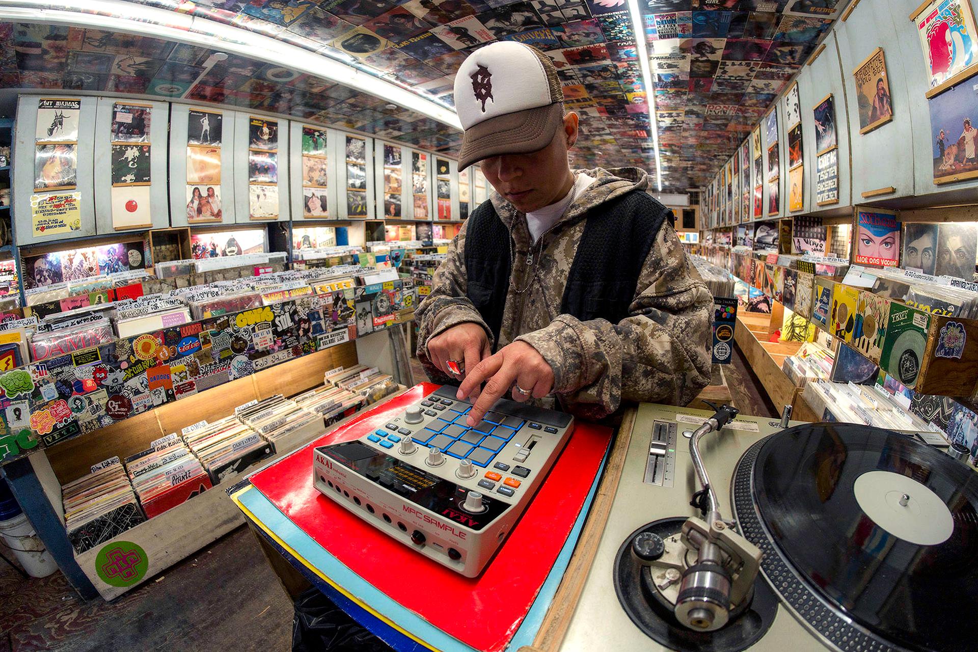 Akai MPC Sample - MPCSAMPLE (14).jpg