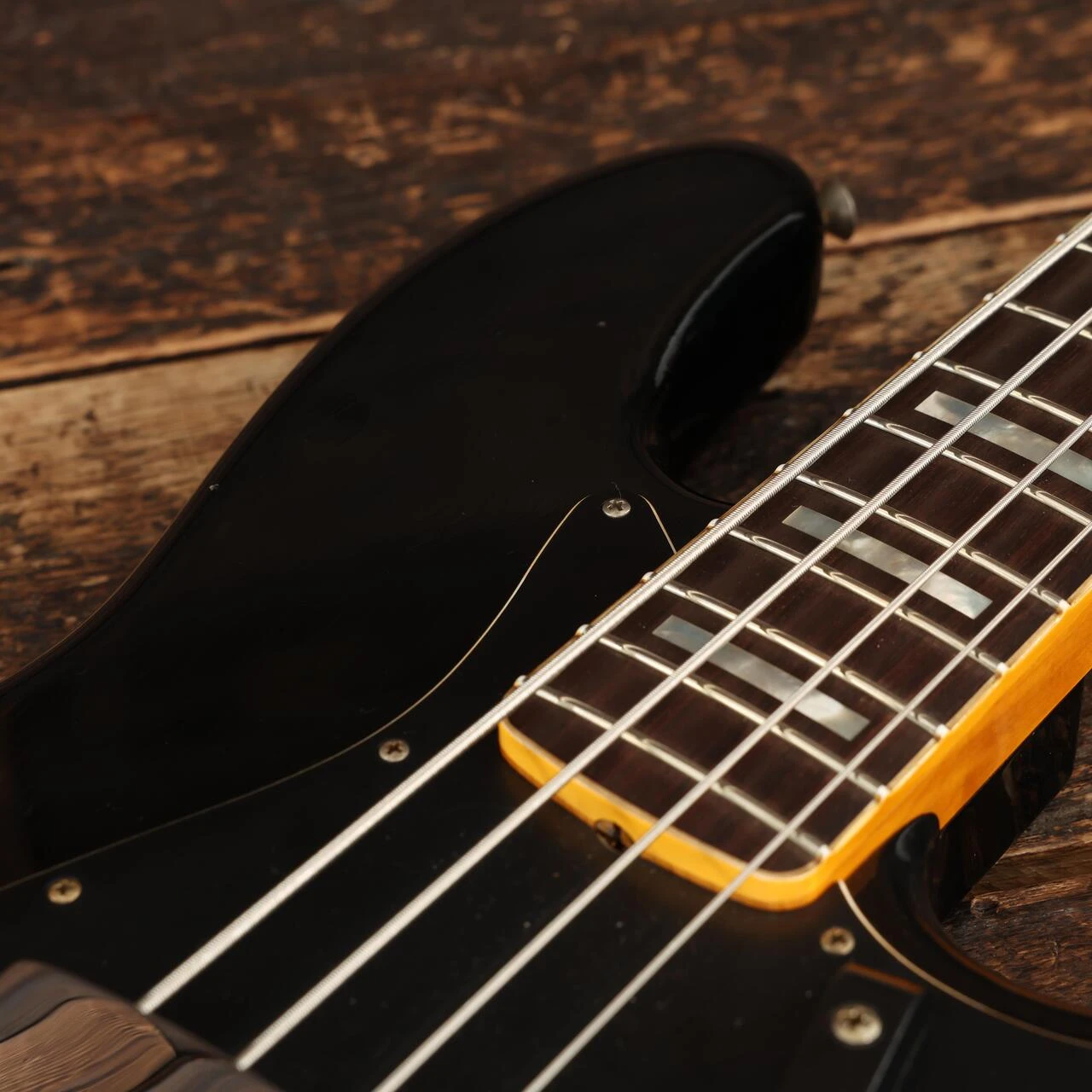 Fender Custom Shop Jazz Bass Journeyman Relic in Aged Black - CZ586116 (9).JPG