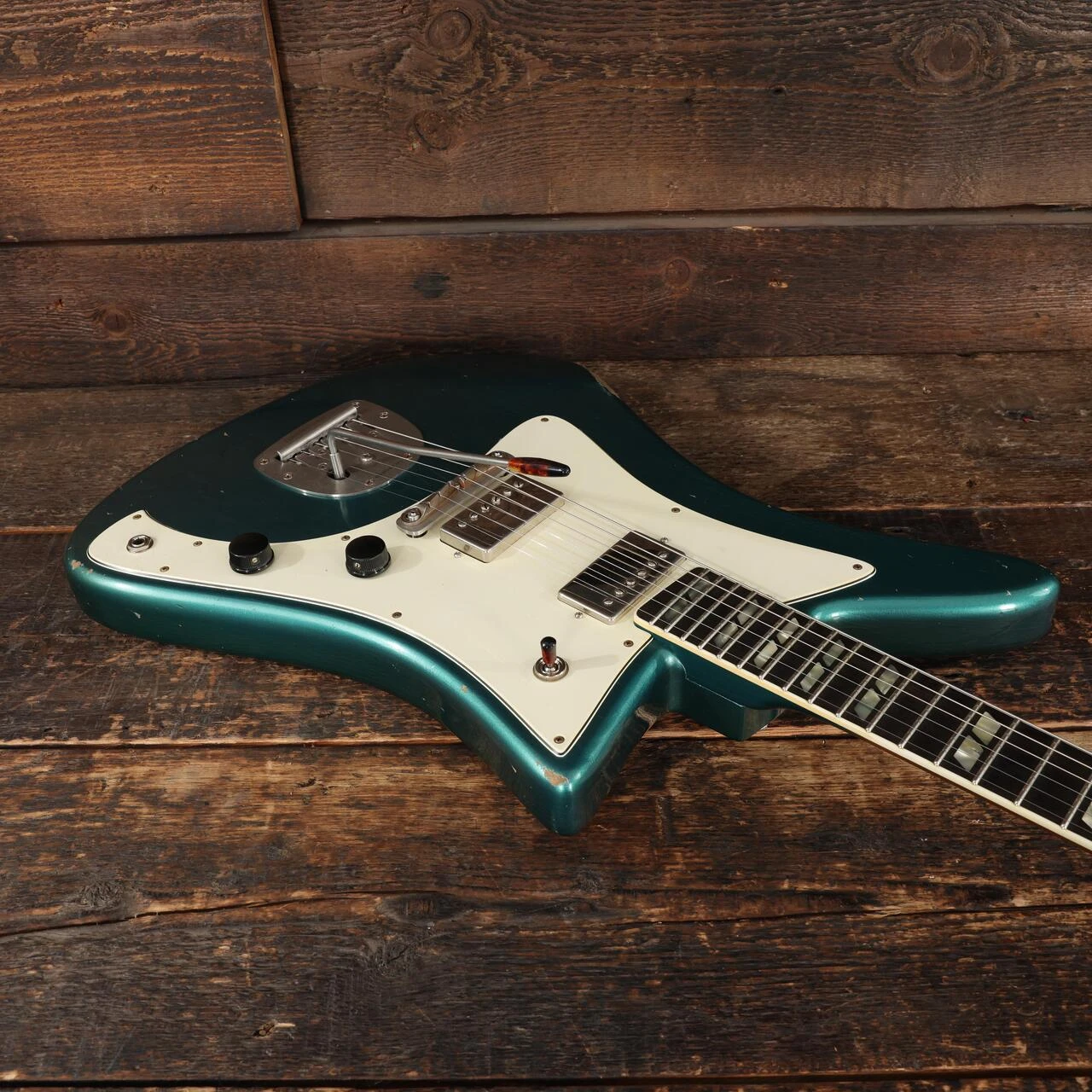 Castedosa Maravilla L-84 Standard Electric Guitar in Ocean Turquoise Metallic, Light Aged - CASTMARASTOTM 471 (10).JPG