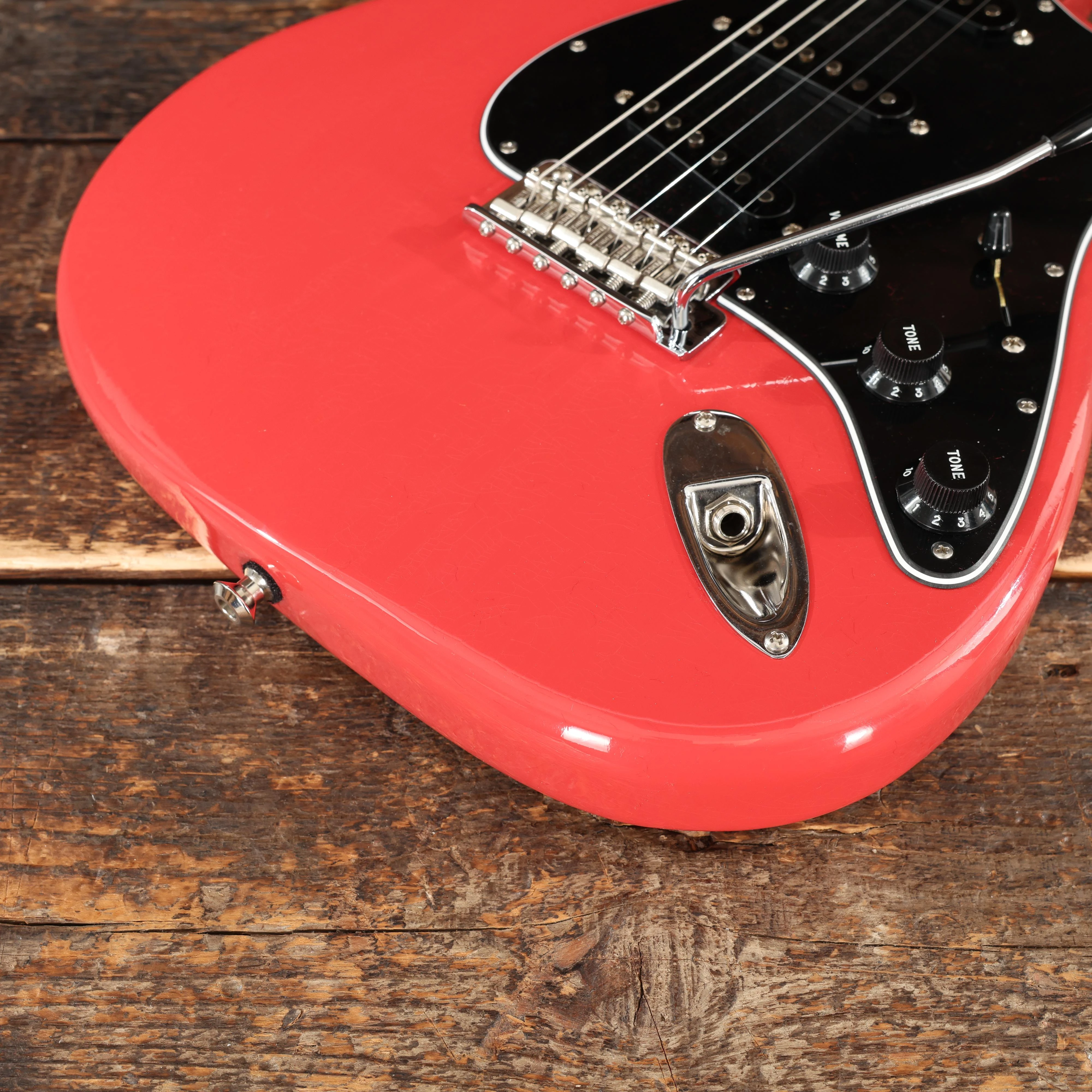 Fender Custom Shop Postmodern Stratocaster Deluxe Closet Classic in Fiesta Red - XN18738 (10).JPG