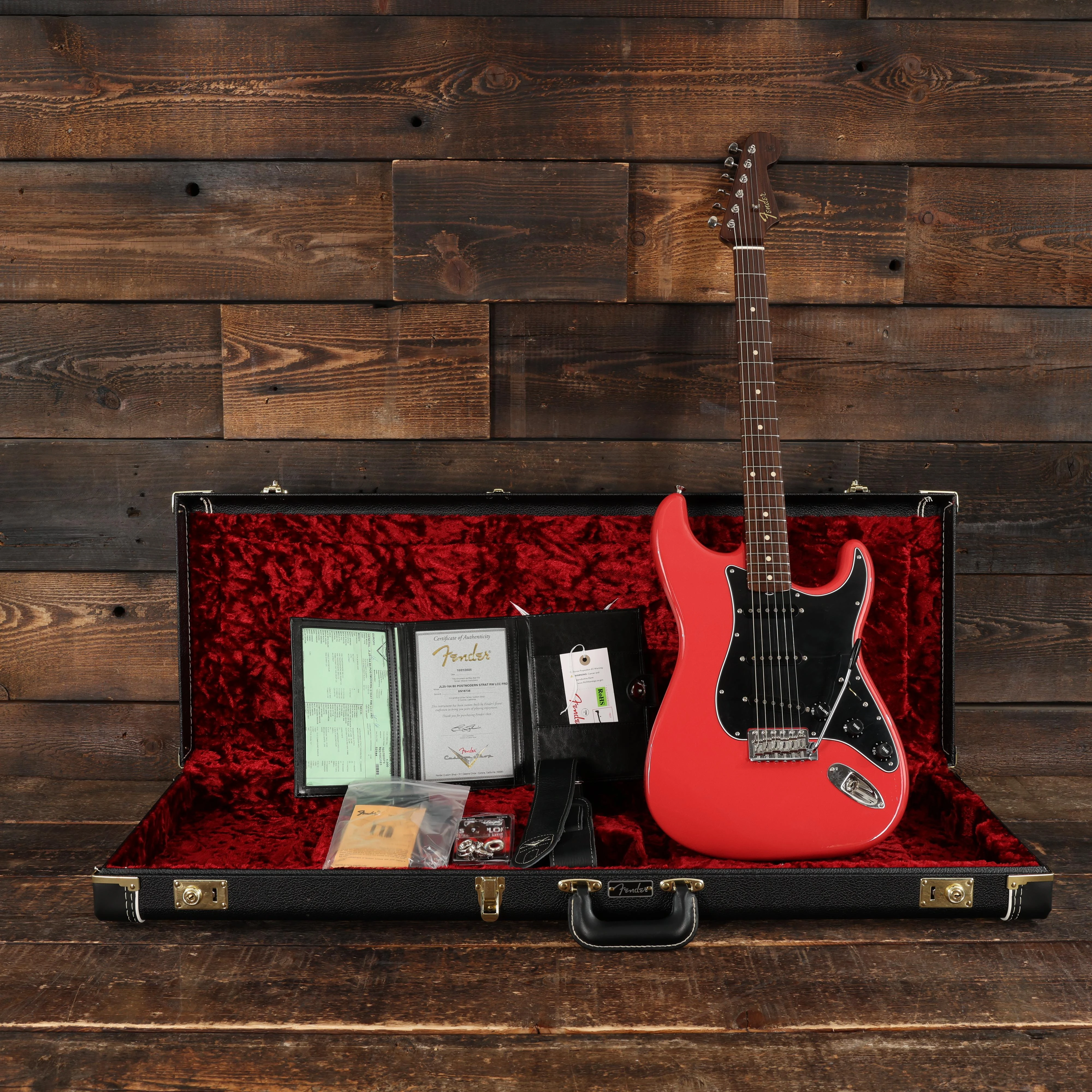 Fender Custom Shop Postmodern Stratocaster Deluxe Closet Classic in Fiesta Red - XN18738 (15).JPG