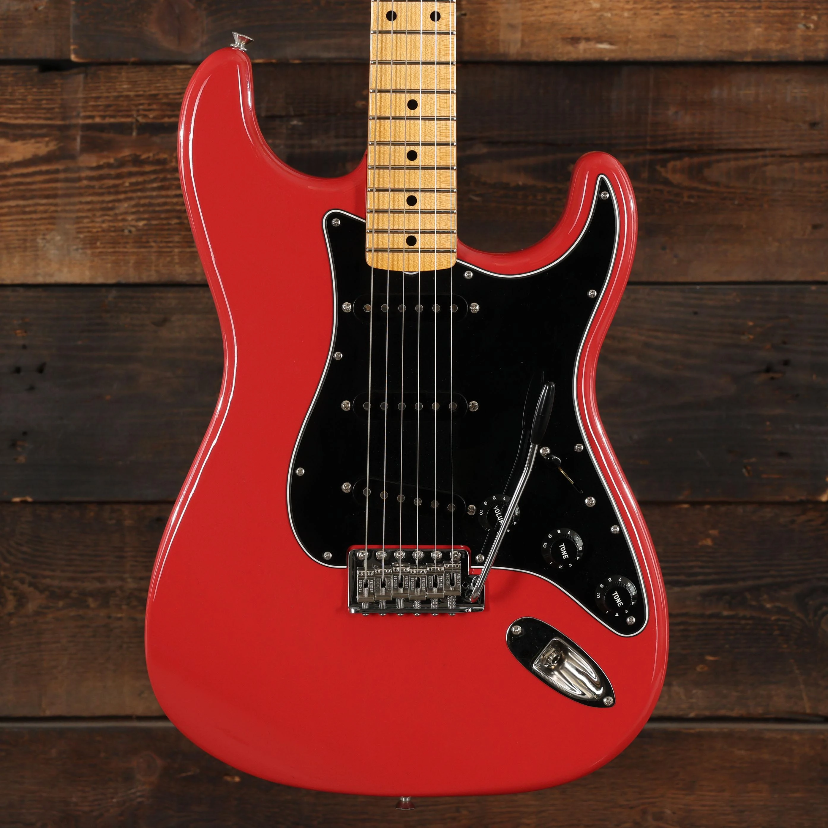 Fender Custom Shop Postmodern Stratocaster Deluxe Closet Classic in Fiesta Red with Maple Neck - XN19124 (3).JPG