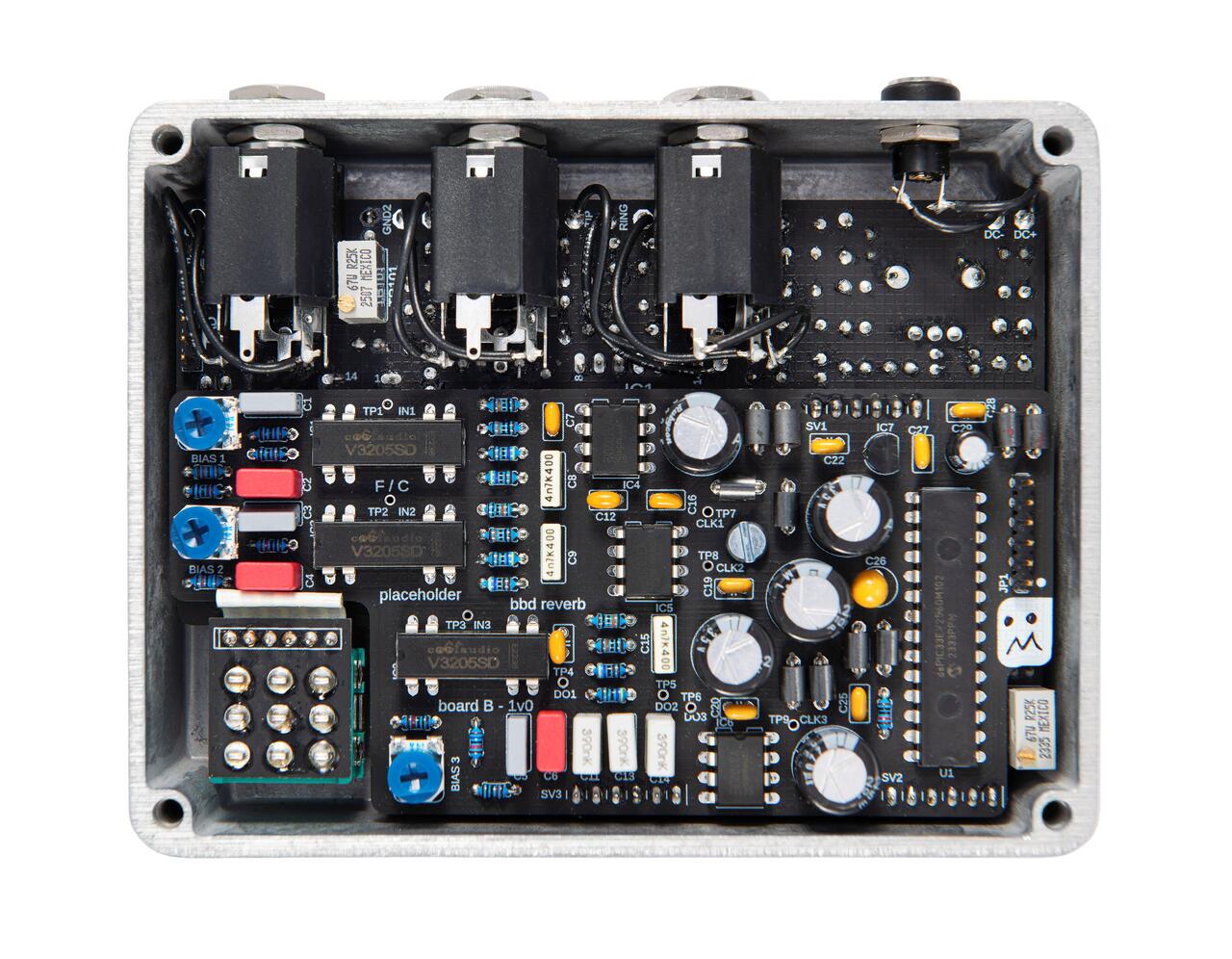 Fairfield Circuitry Placeholder Analogue Bucket Brigade Reverb Pedal - Pédale EB-2025_Guts -White background.jpg