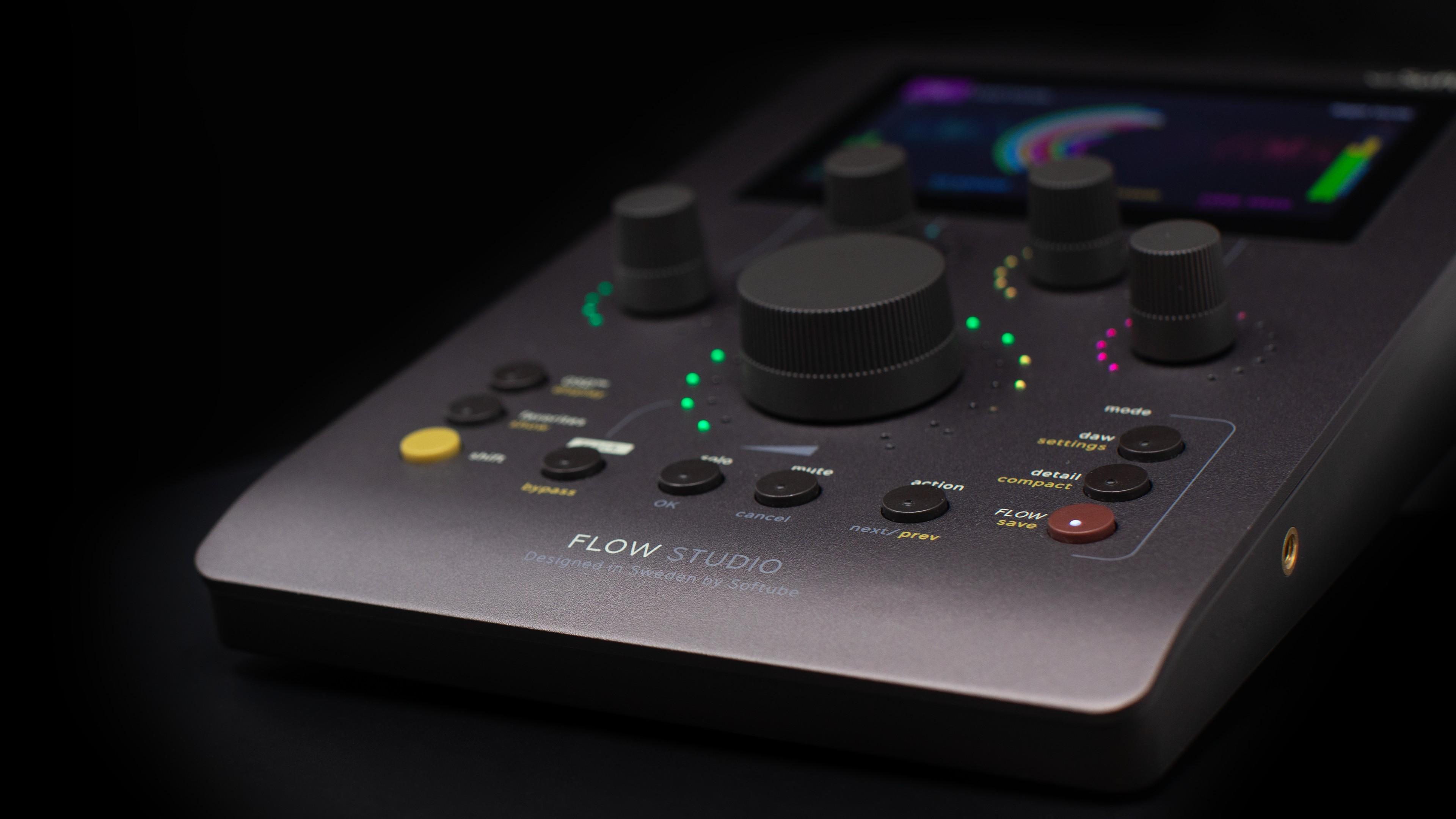 Softube FLOW Studio DAW Control Surface - FLOWSTUDIO (6).jpg