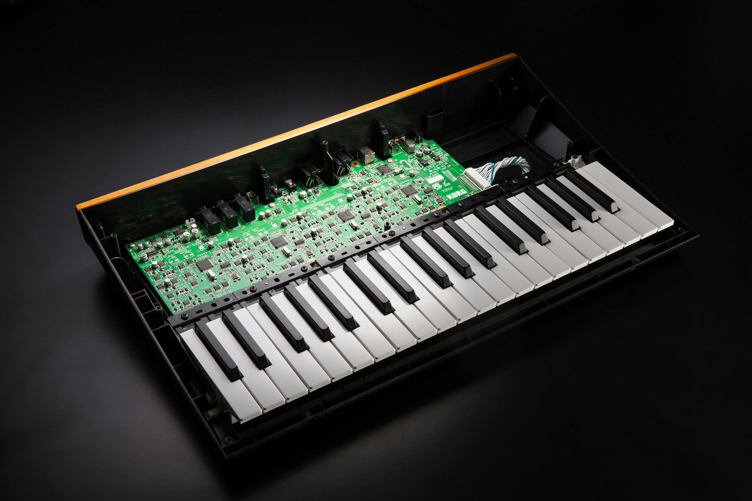 B Stock : Korg Minilogue As New - 100313-15_minilogue_Circuit.jpg