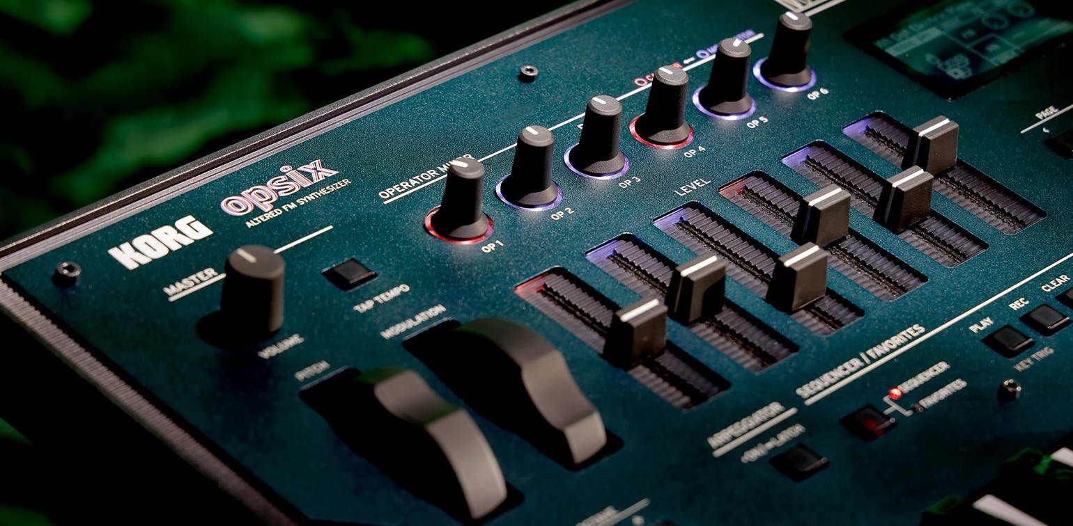 B Stock : Korg OPSIX  - 525317-1657880618233.jpg