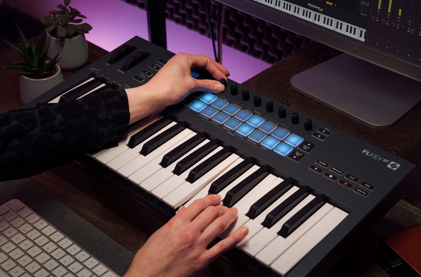 Novation FLkey 37 Dedicated FL Studio MIDI Keyboard & Controller - 518163-4.jpg