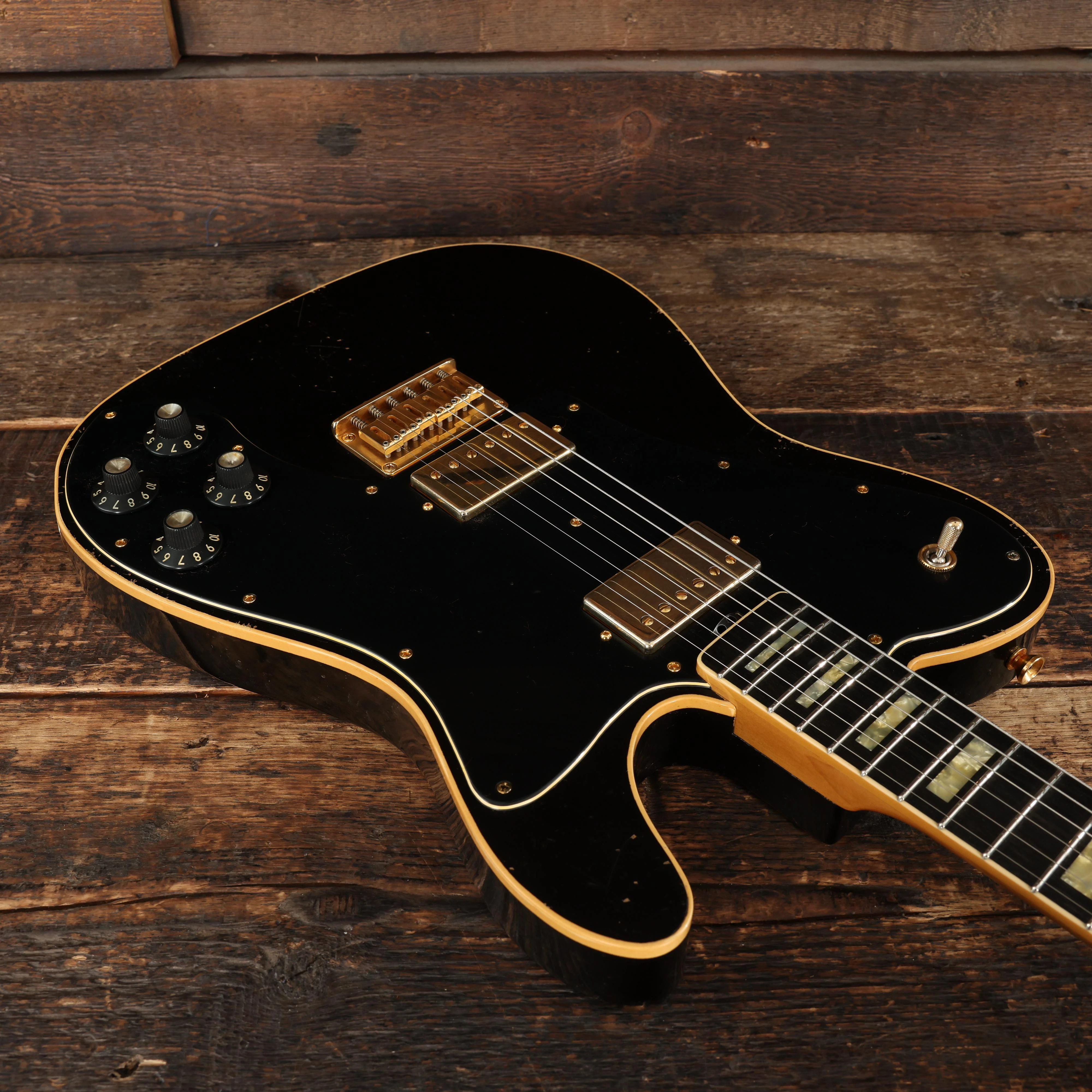 Shabat Lion Deluxe Electric Guitar in Bull Black, Light Aged - LION-DLX-BLK-AMC -  503 (11).JPG