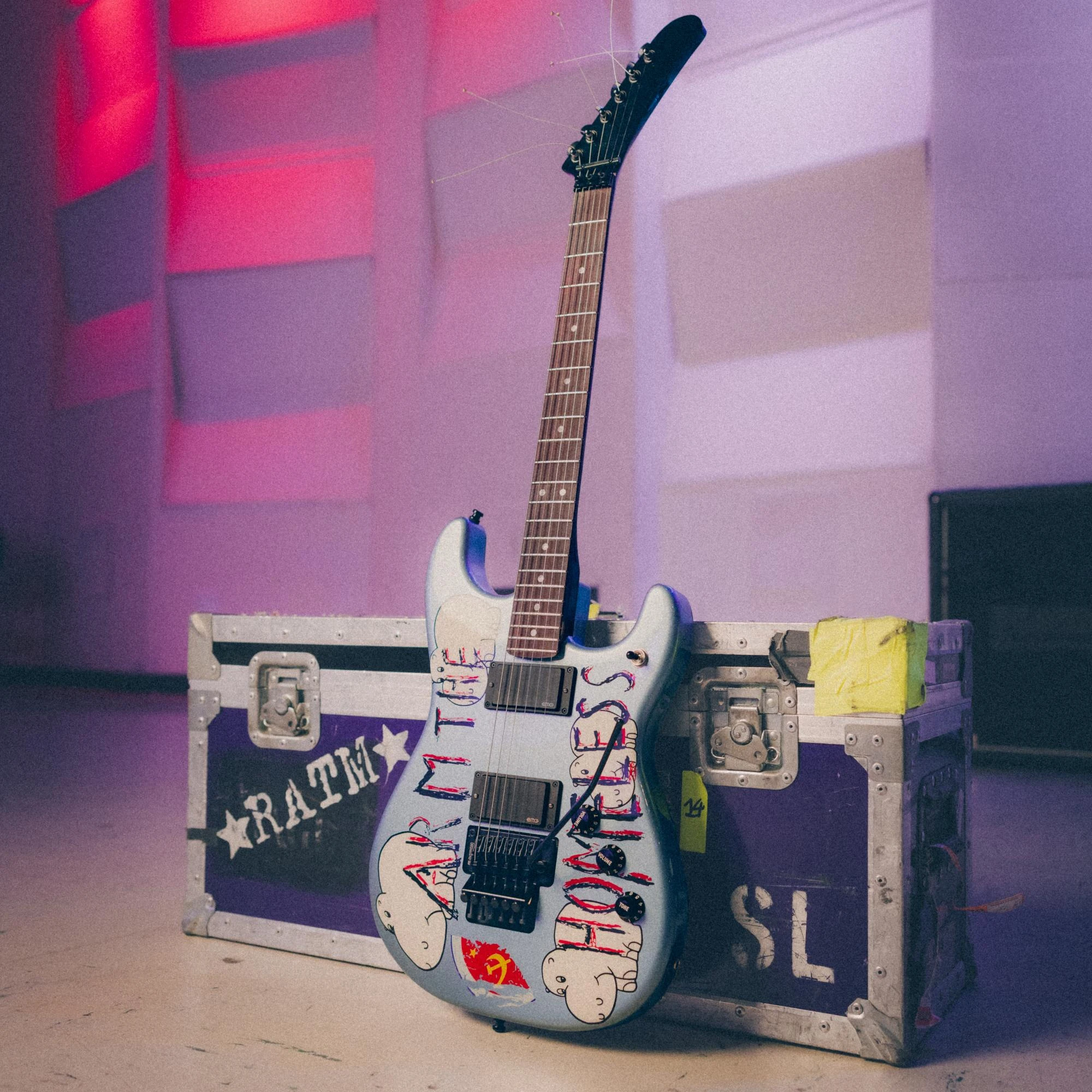 B Stock : Fender Tom Morello Arm The Homeless Stratocaster in Rosewood - 001 - 0140360783-Beauty.jpg