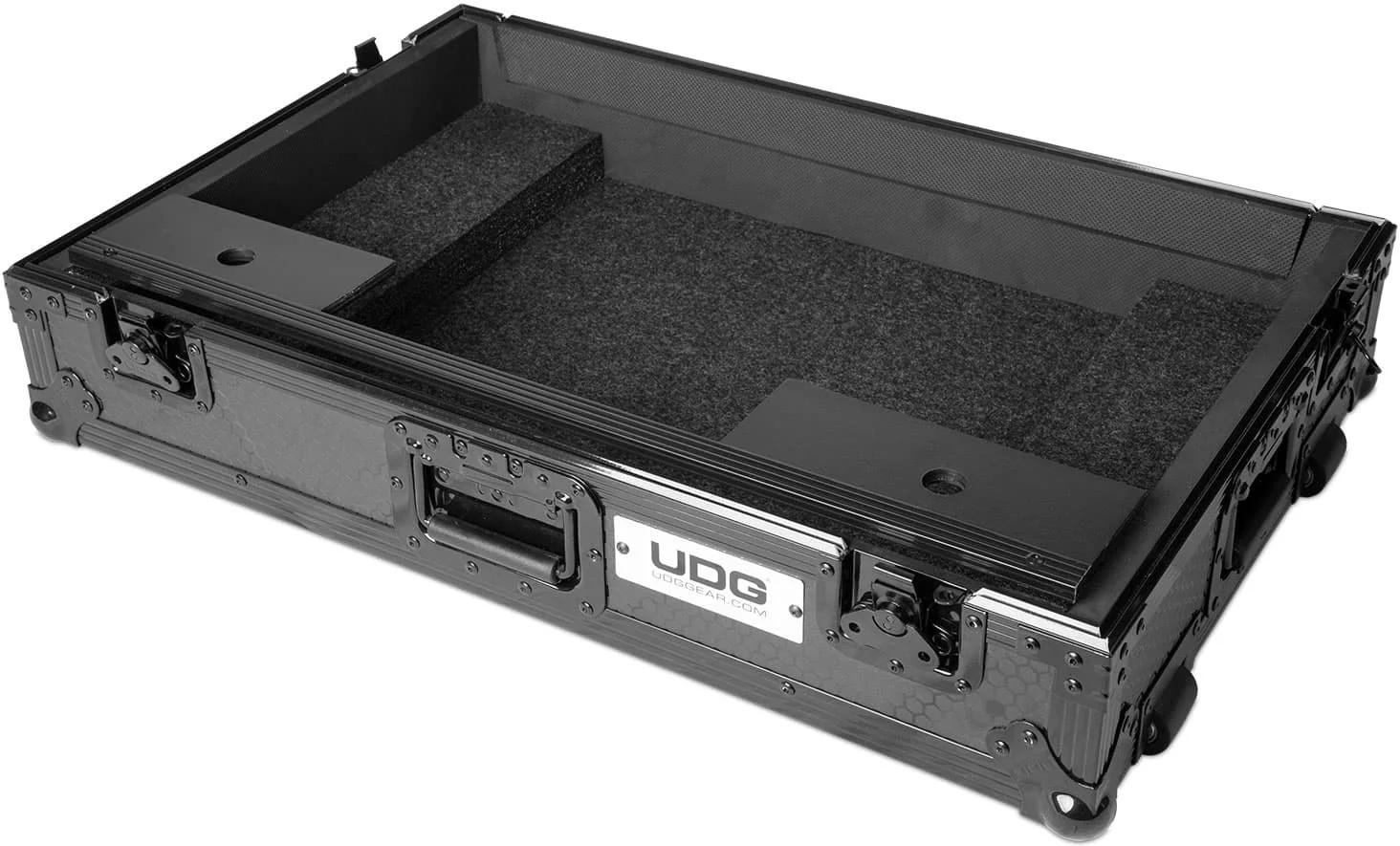 UDG FlightCase Pioneer XDJ-RX3 in Black + Wheels - U91076BL (5).jpg