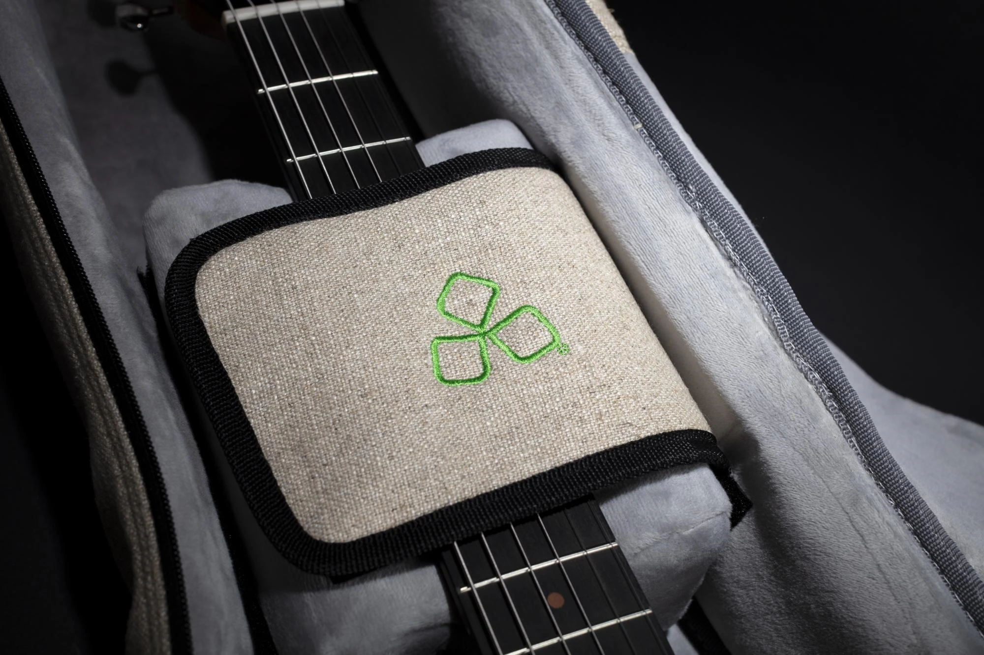 Martin 00L Earth Acoustic Guitar - CFM-GTR-00LEARTH-Case.jpg