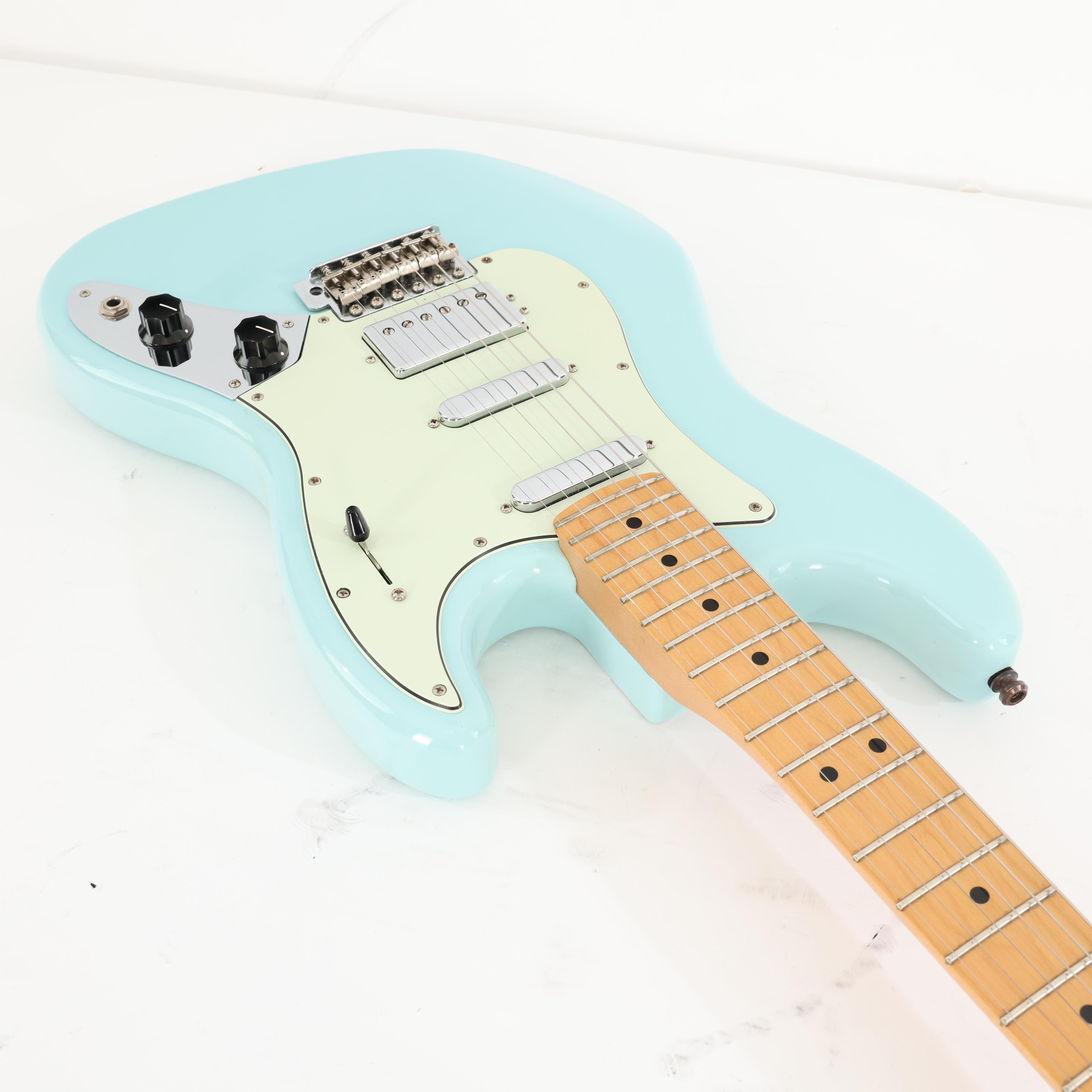 Second Hand Fender Alternate Reality Sixty-Six in Daphne Blue 341 - SH-241-6341 (8).jpg